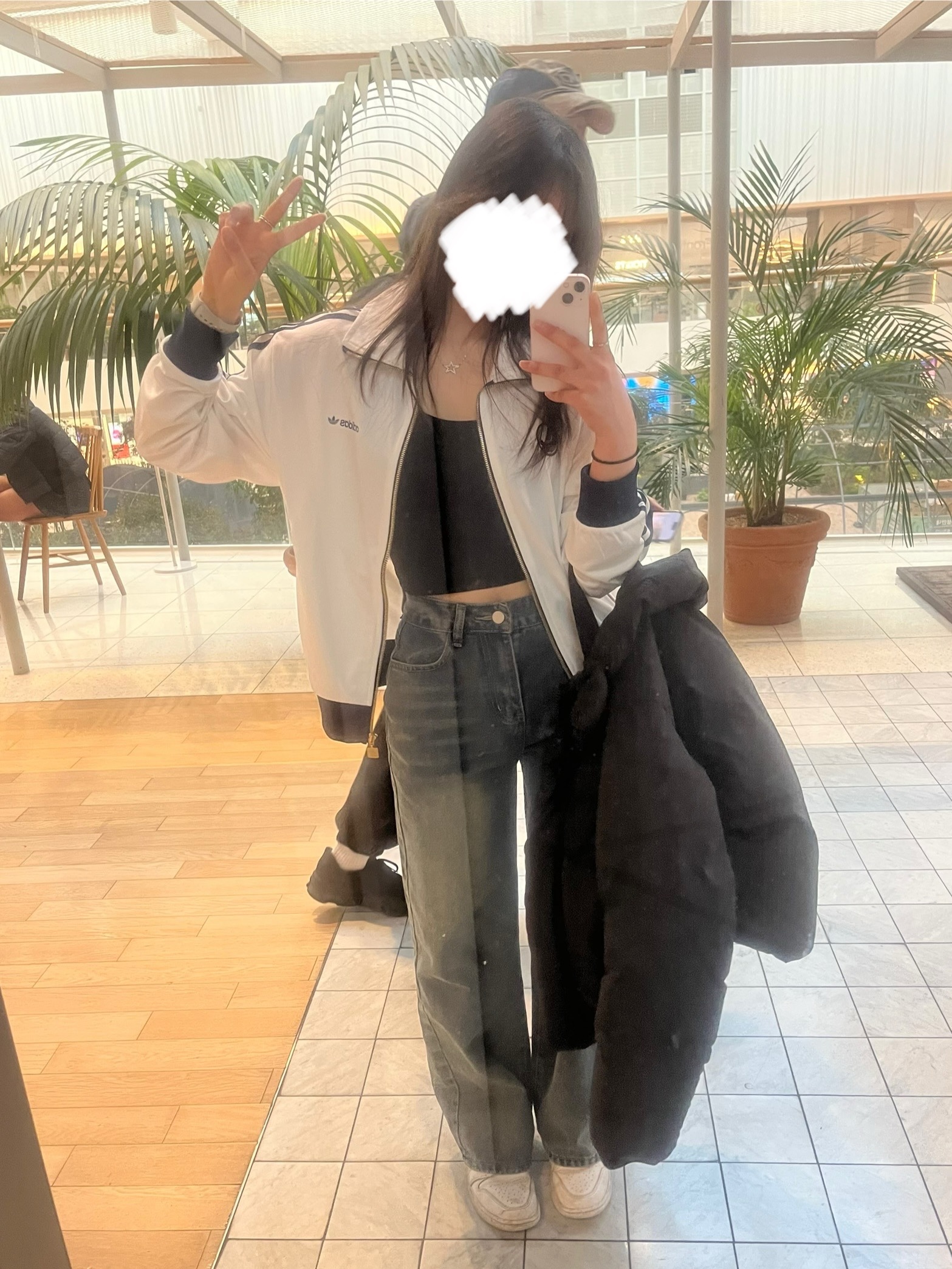 (W) Adidas Firebird Badge Track Top Cloud White - KR Sizing, (W) Canada Goose Grandview Cropped Jacket Black Label Black 착용 스타일