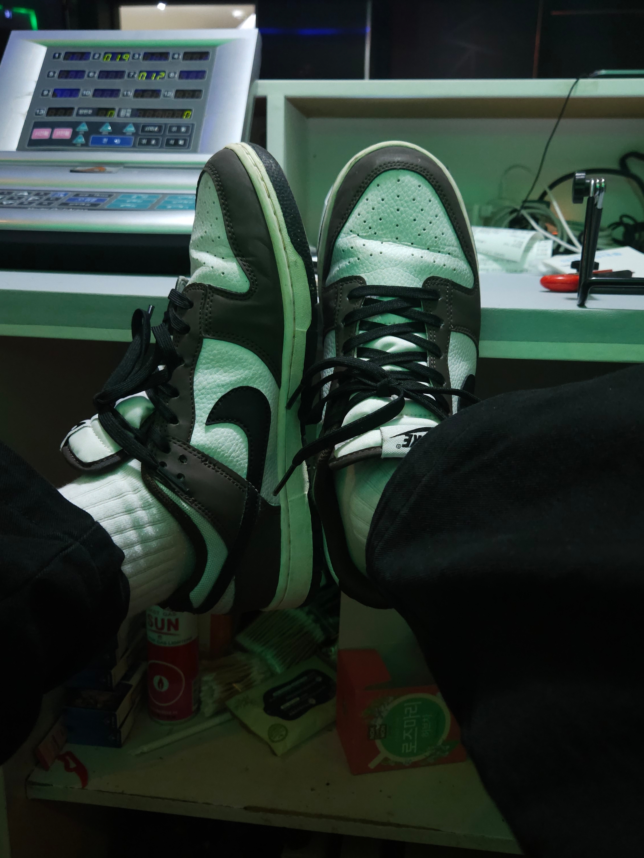 Nike Dunk Low Retro Next Nature Baroque Brown White 착용 스타일 - 2