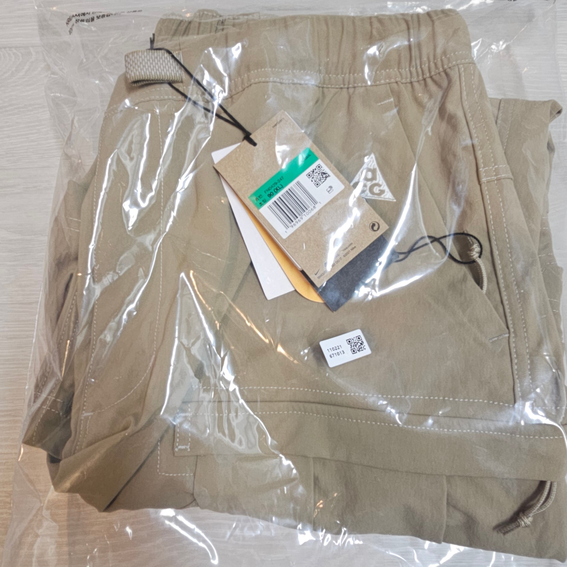 Nike ACG Smith Summit Cargo Pants Khaki Iron Ore - Asia 착용 스타일 - 1
