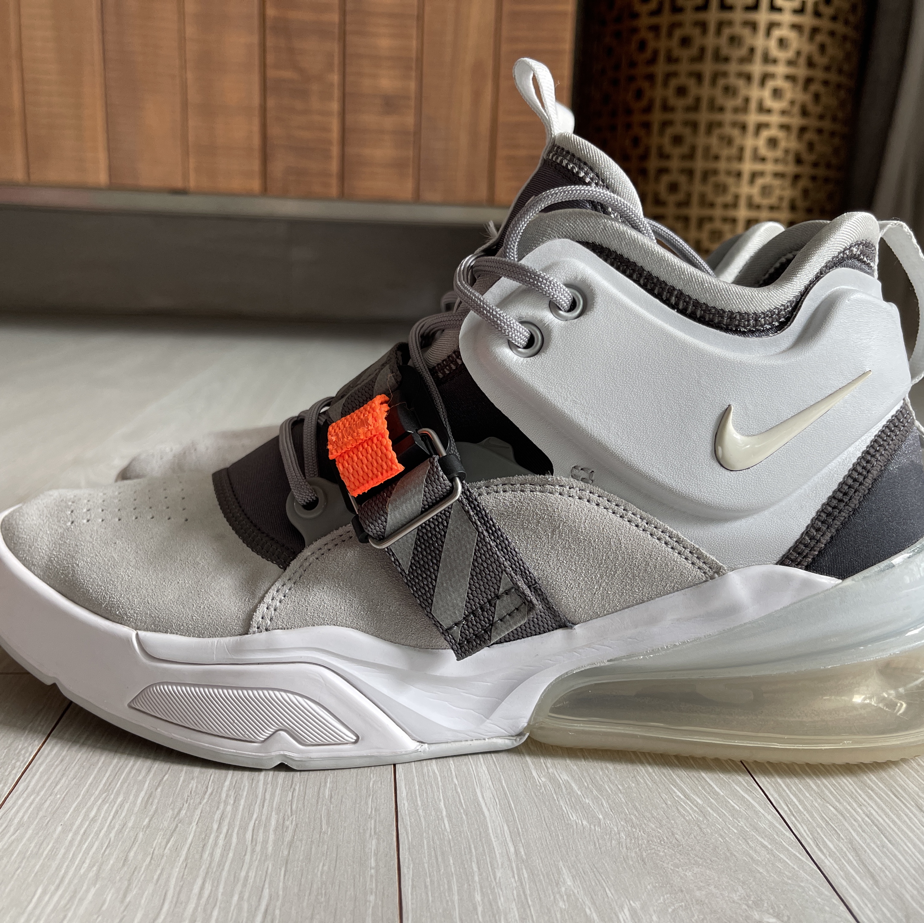 Nike Air Force 270 Wolf Grey 착용 스타일 - 1