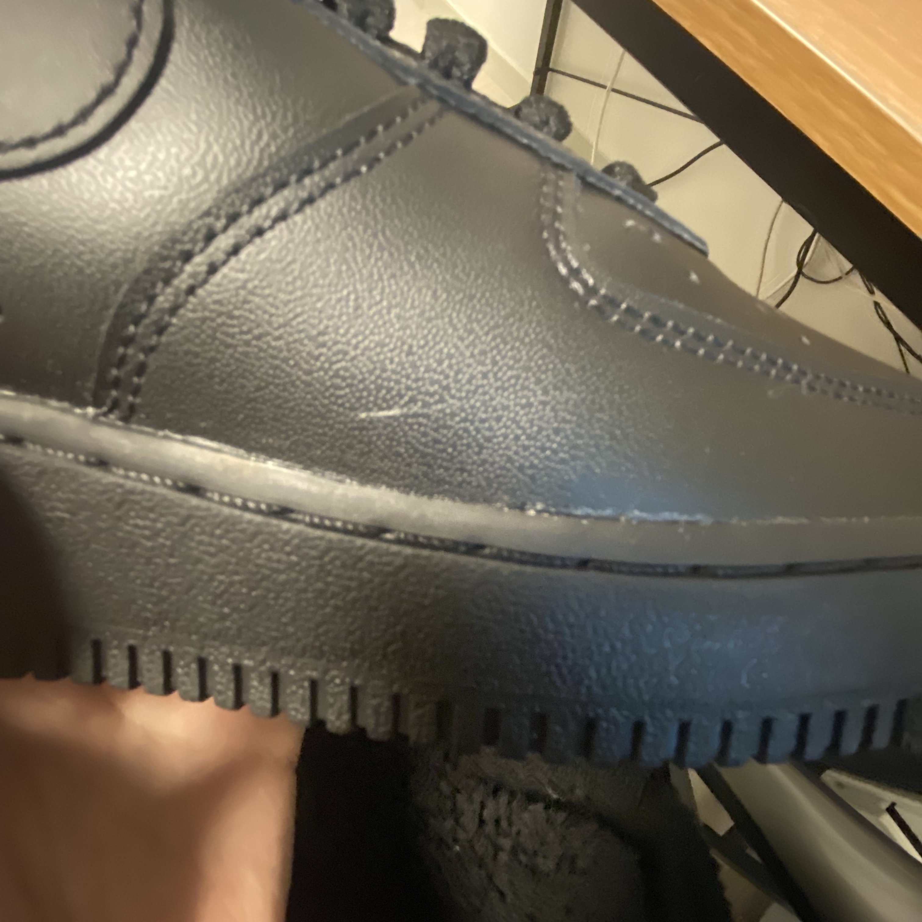 Nike Air Force 1 '07 Low Triple Black 착용 스타일 - 2