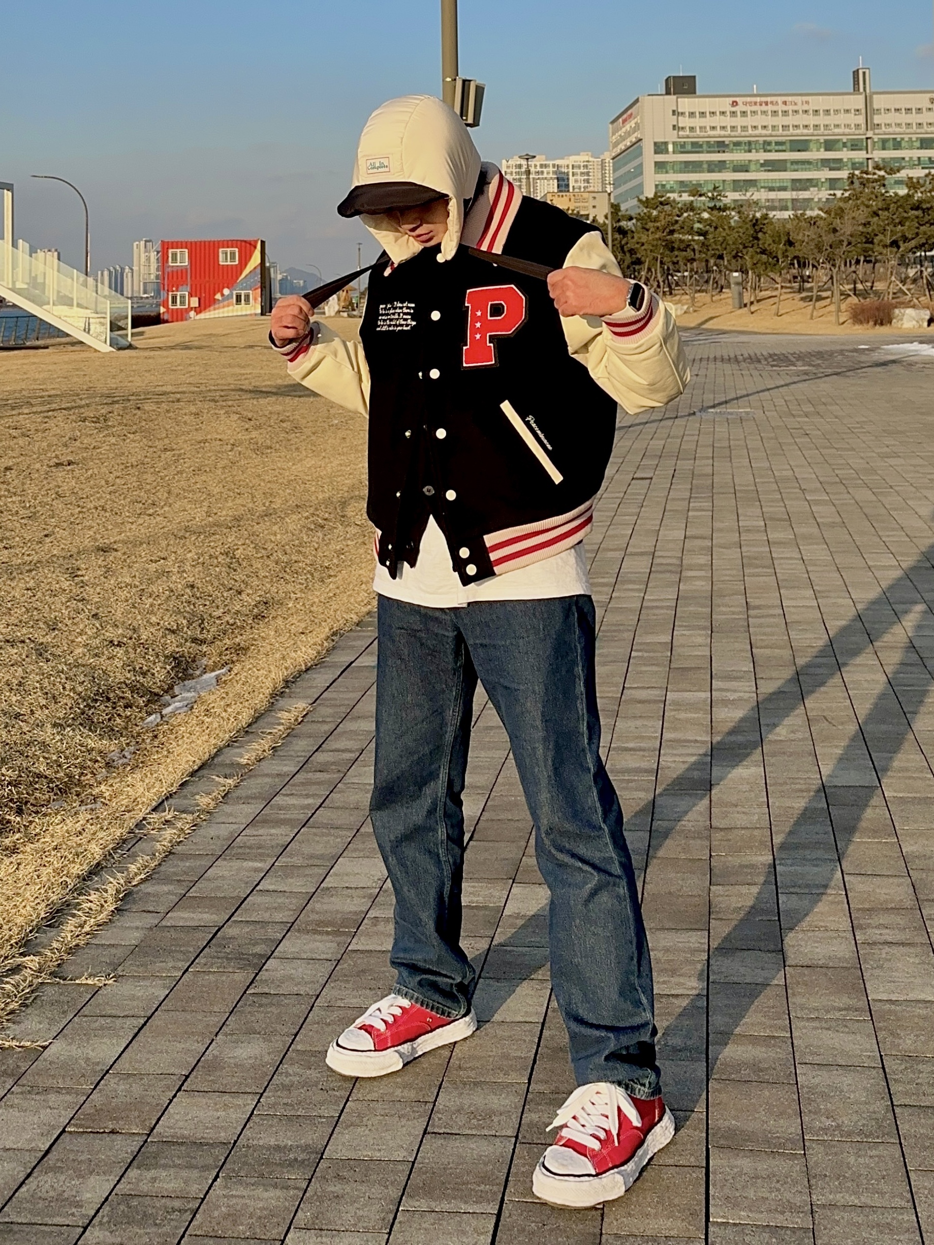 Peaceminusone Varsity Jacket #1 Black, Maison Mihara Yasuhiro Peterson23 OG Sole Canvas Low-top Sneakers Red 착용 스타일 - 2