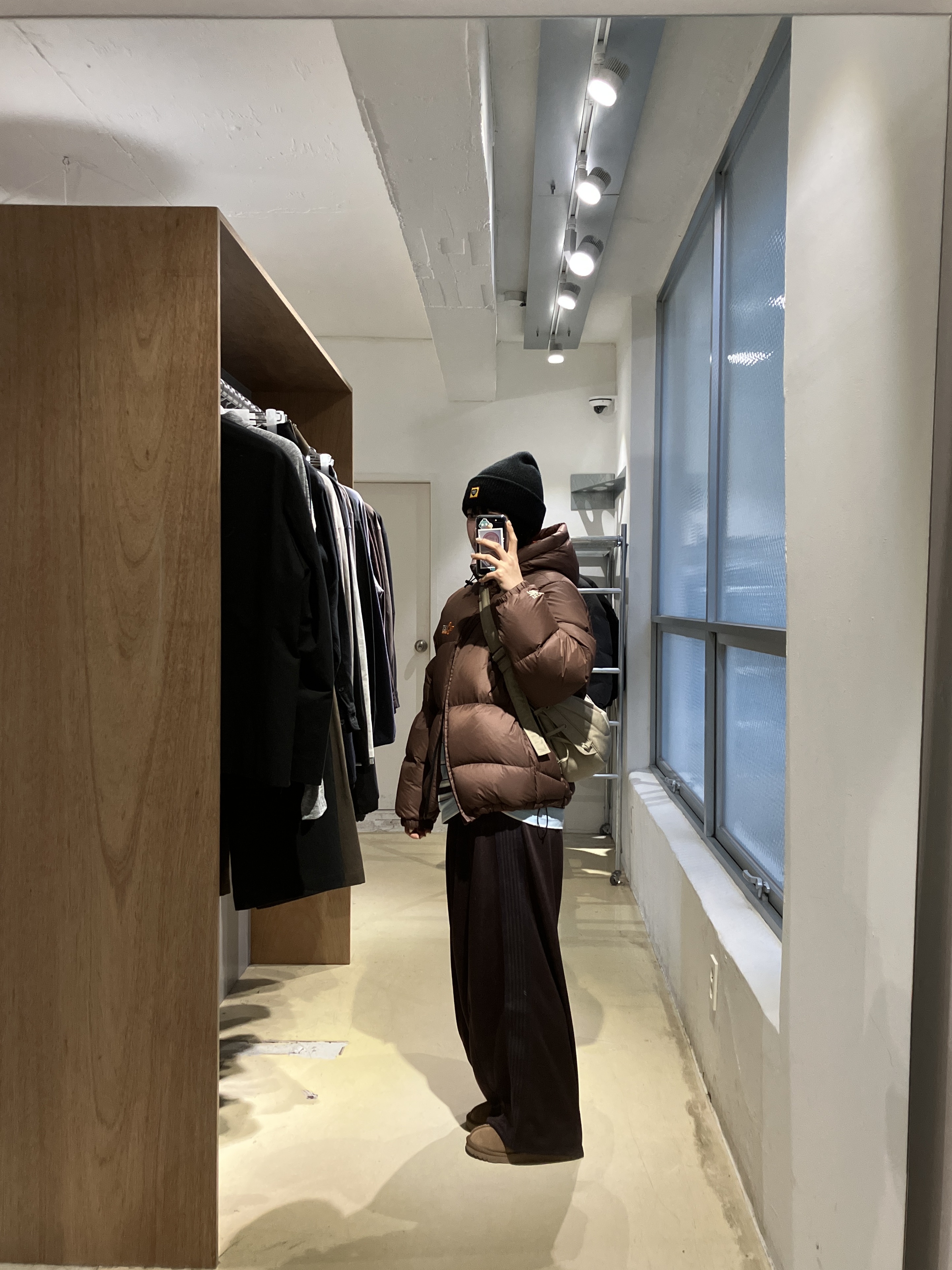 Lemaire Small Soft Game Bag Nylon Canvas Clay, Needles H.D. Track Pants Poly Smooth Brown 착용 스타일
