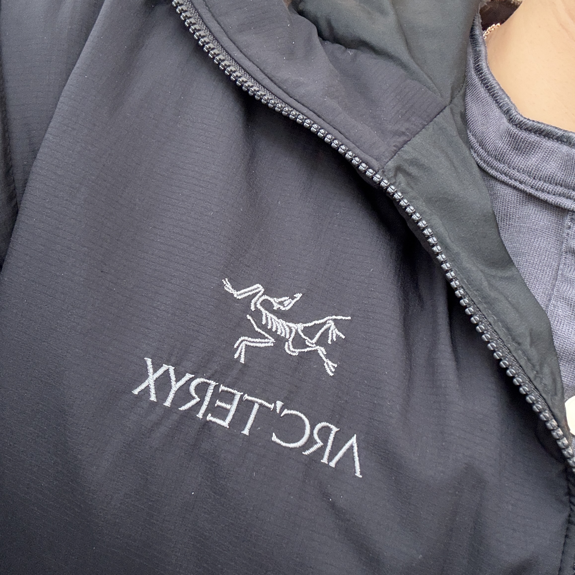Arc'teryx Atom LT Hoody Black 착용 스타일