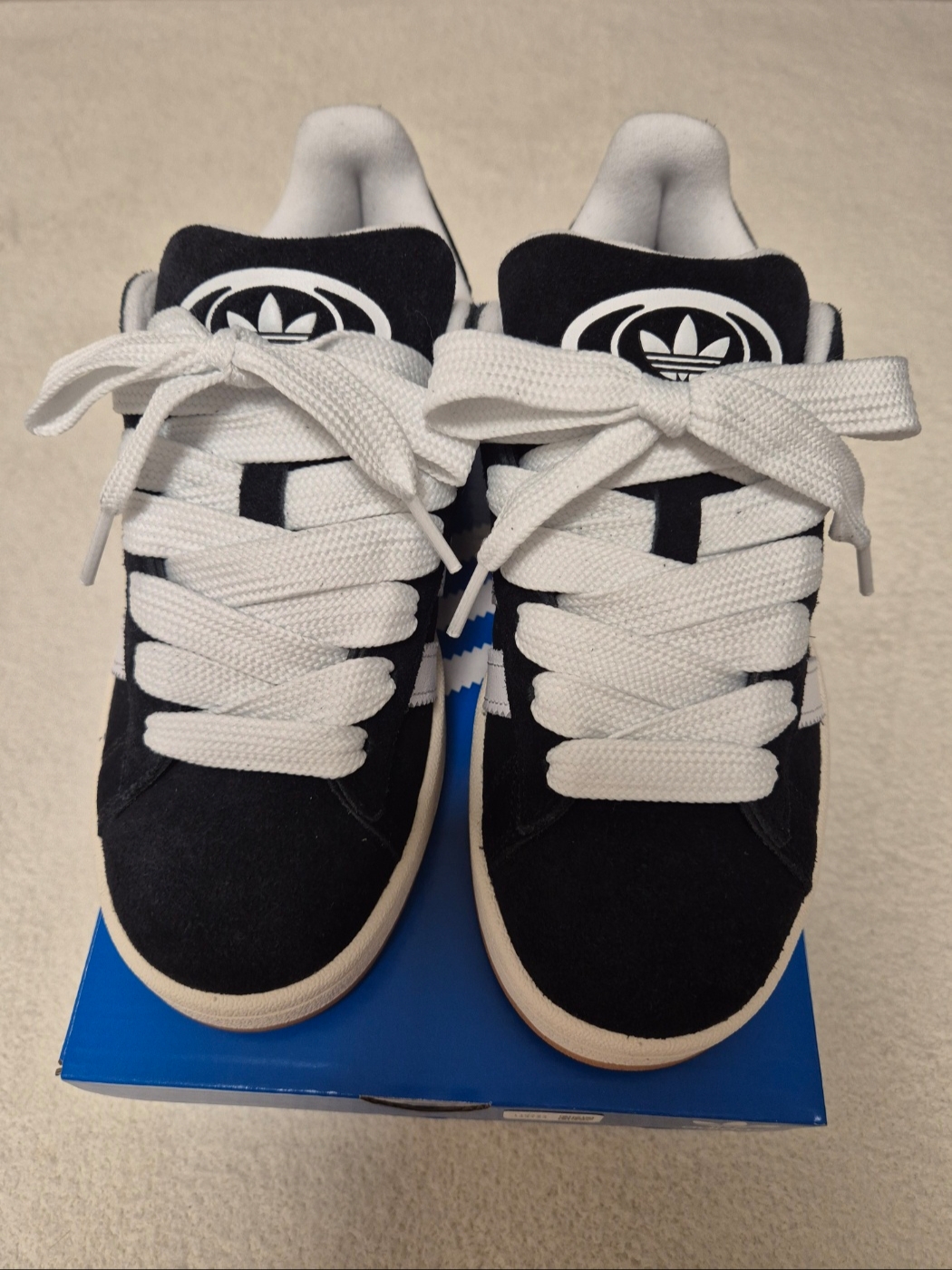 Adidas Campus 00s Core Black Cloud White 착용 스타일