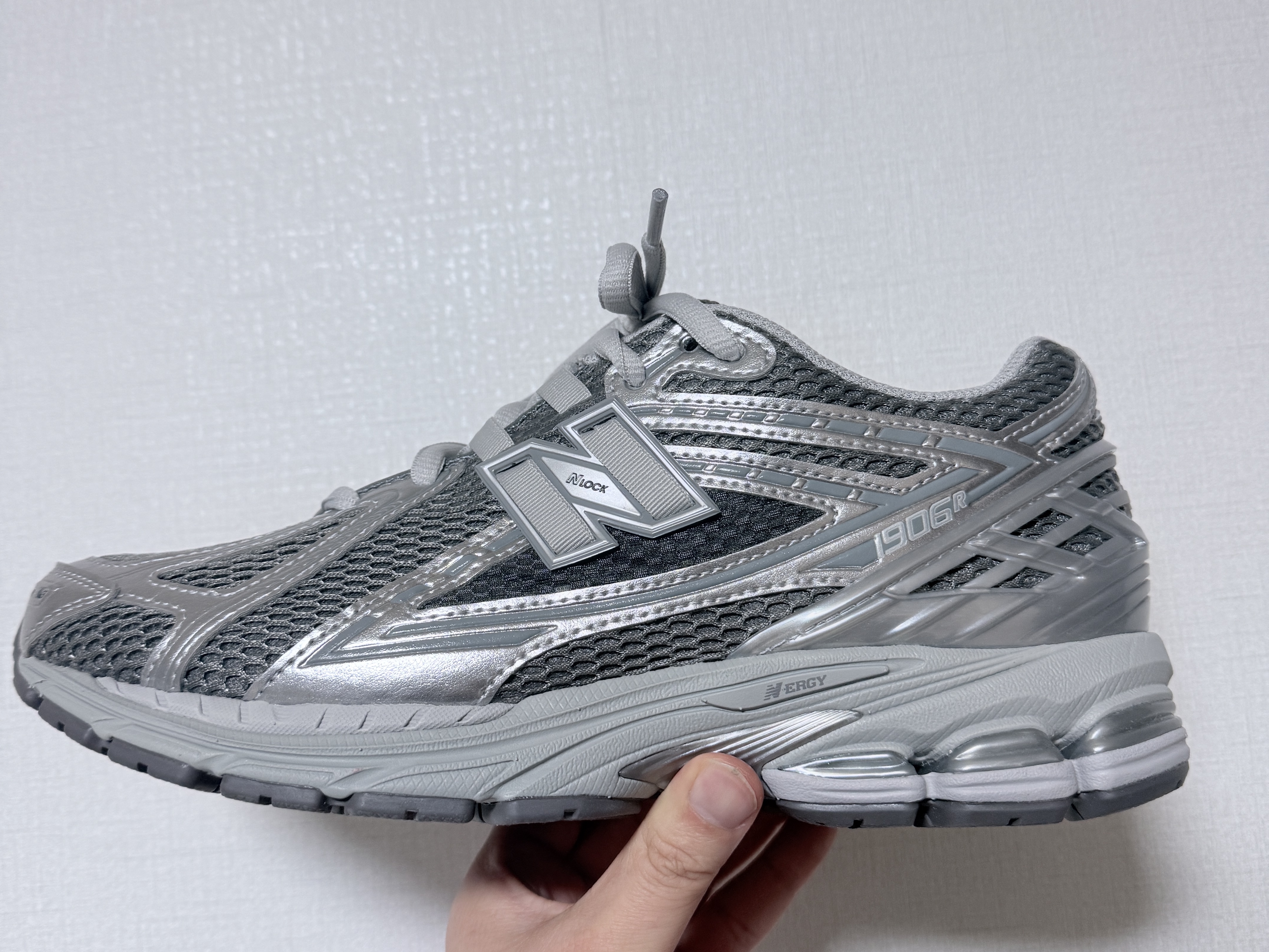 New Balance 1906R Harbor Grey Silver Metalic 착용 스타일
