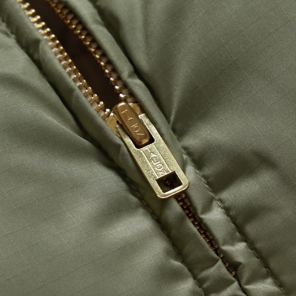 JJJJound x Eddie Bauer Canadian Vest Light Sage 착용 스타일 - 4