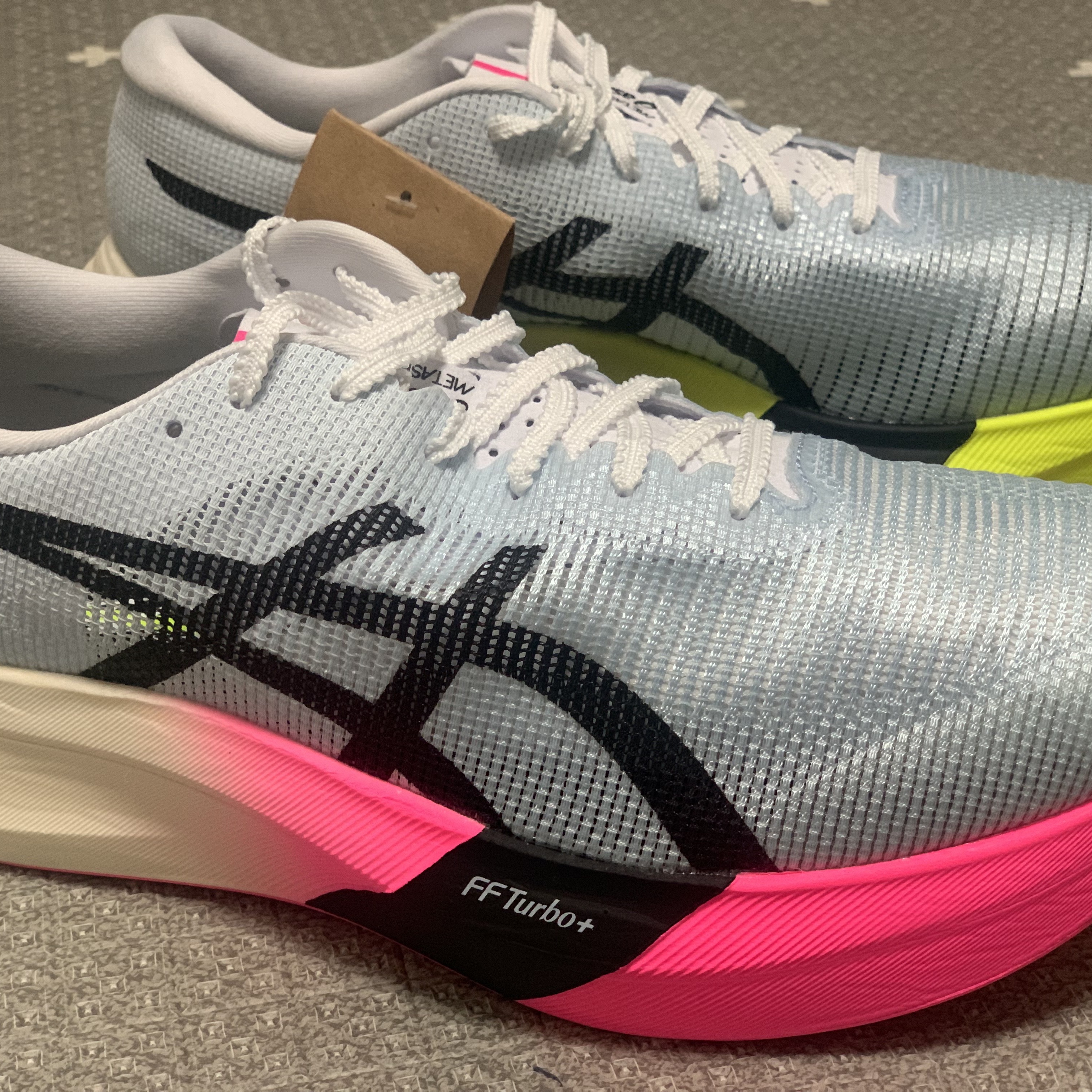 Asics Metaspeed Sky Paris Light Blue Black 착용 스타일