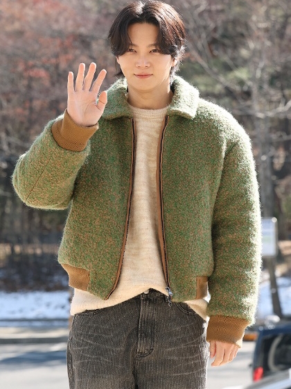 BY RANG Wool Blend Snap Jacket Green 착용 스타일 - 1