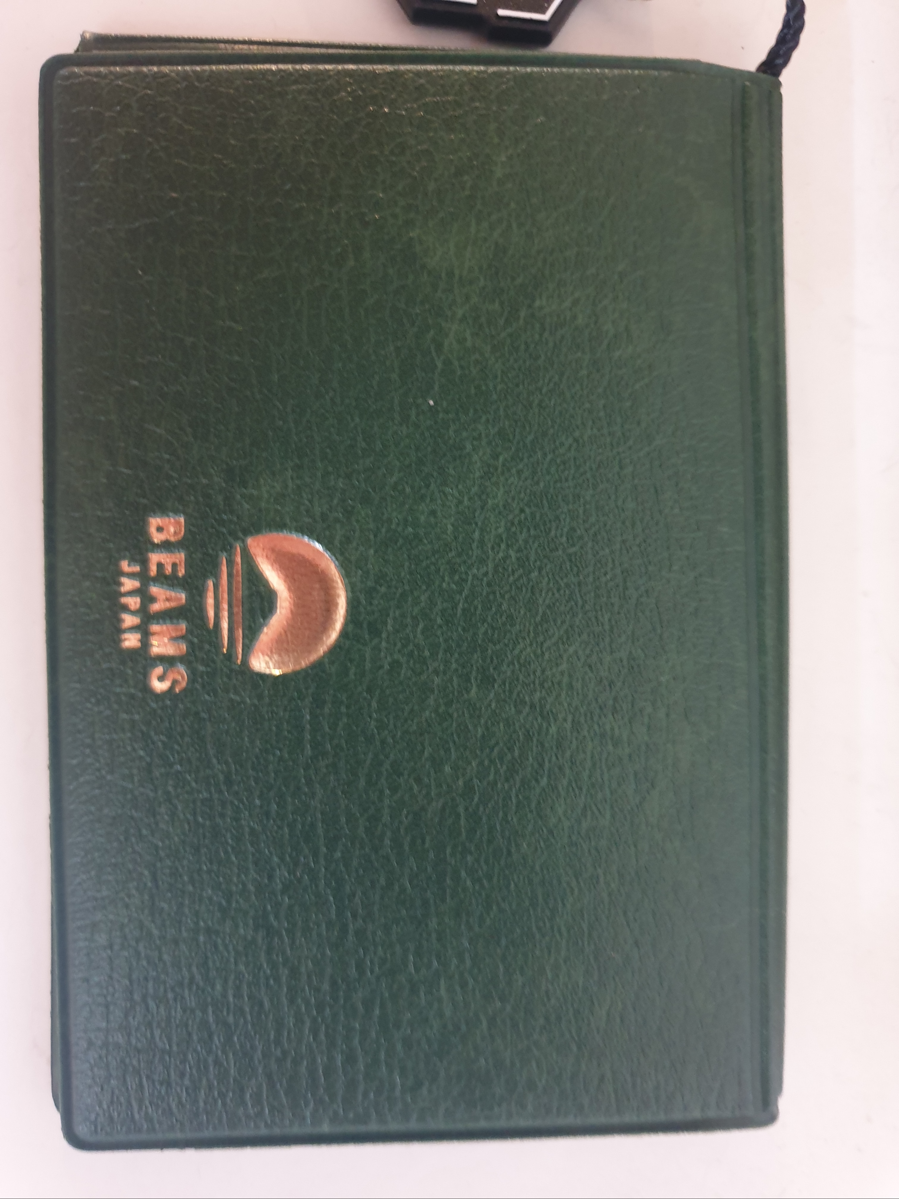 Beams x Hightide Special Order Pass & Card Case Green 착용 스타일 - 1