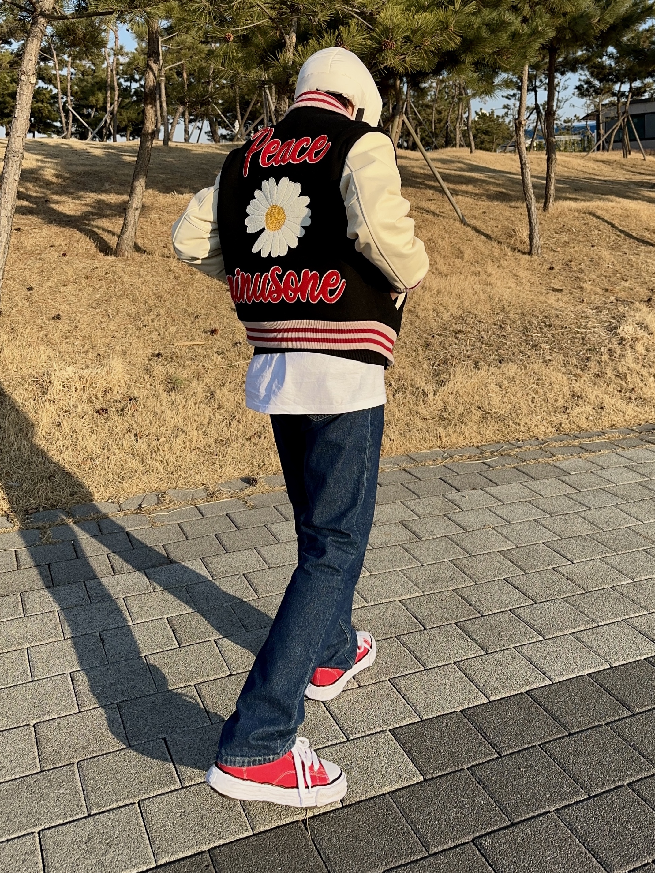Peaceminusone Varsity Jacket #1 Black, Maison Mihara Yasuhiro Peterson23 OG Sole Canvas Low-top Sneakers Red 착용 스타일 - 1