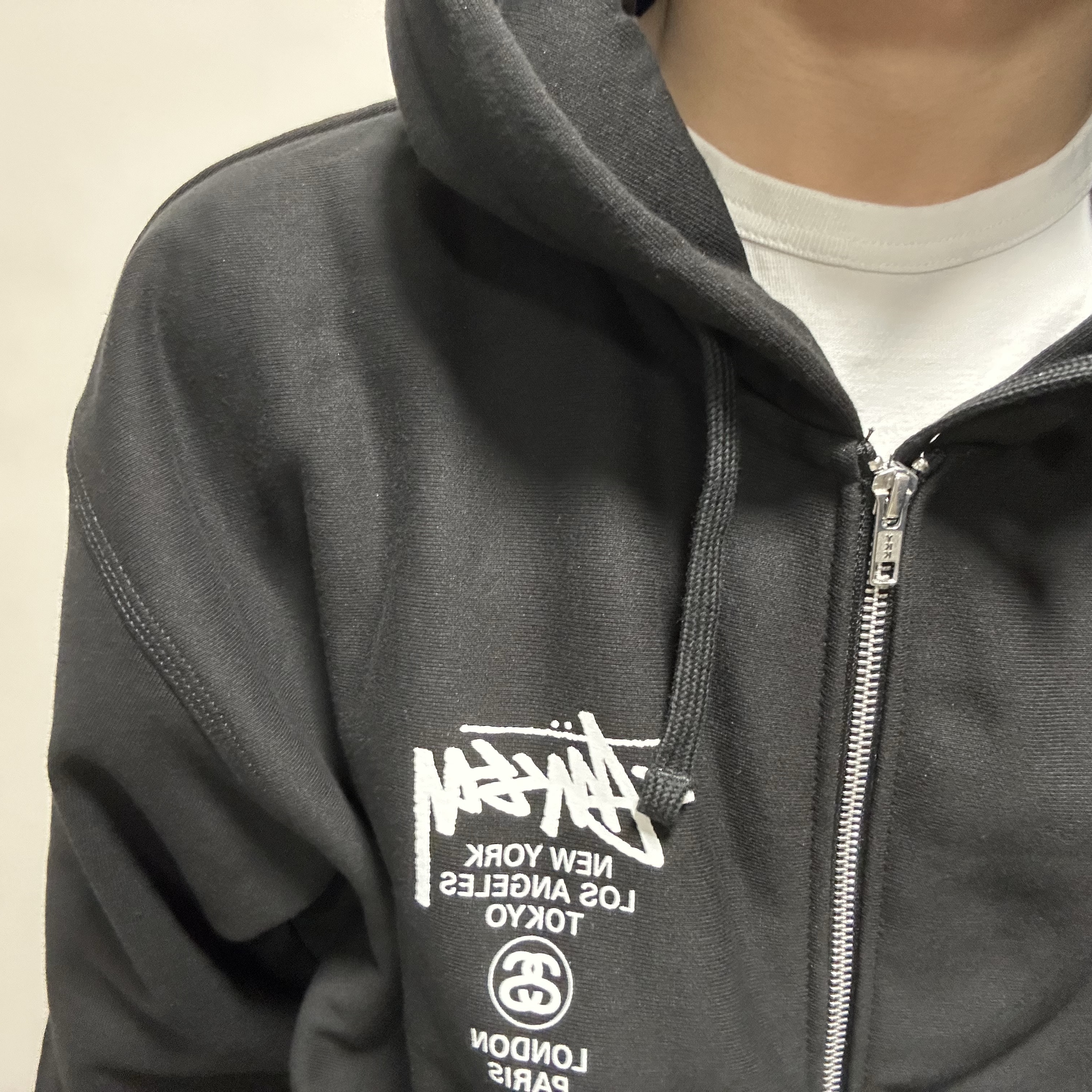 Stussy World Tour Zip Hoodie Black 2023 착용 스타일 - 2