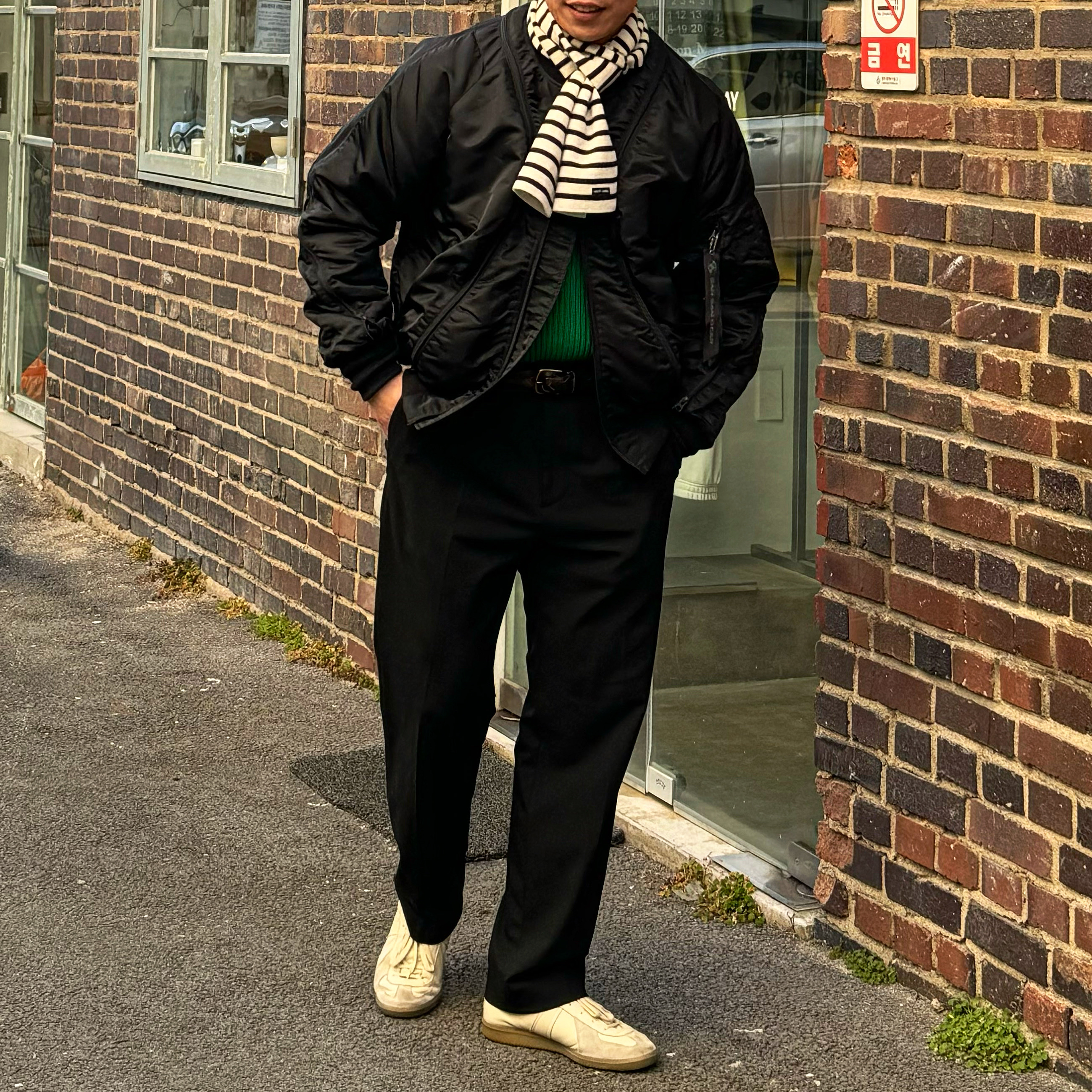 Sansan Gear x Alpha Industries MA-1 Flight Jacket Black - 23FW, Reproduction of Found German Military Trainer 1700L Panna 착용 스타일