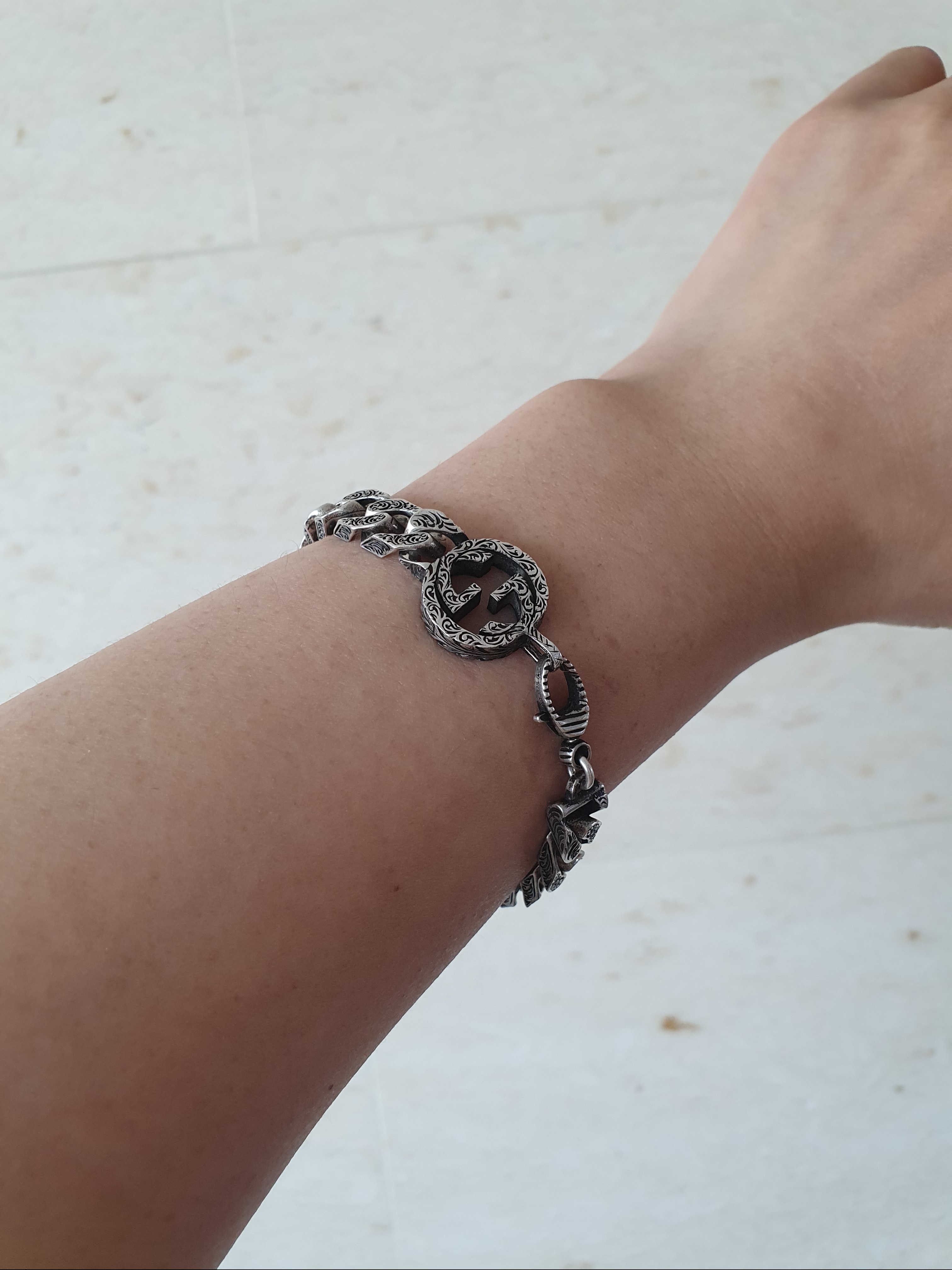 Gucci Interlocking G Chain Bracelet In Silver Silver 착용 스타일 - 2