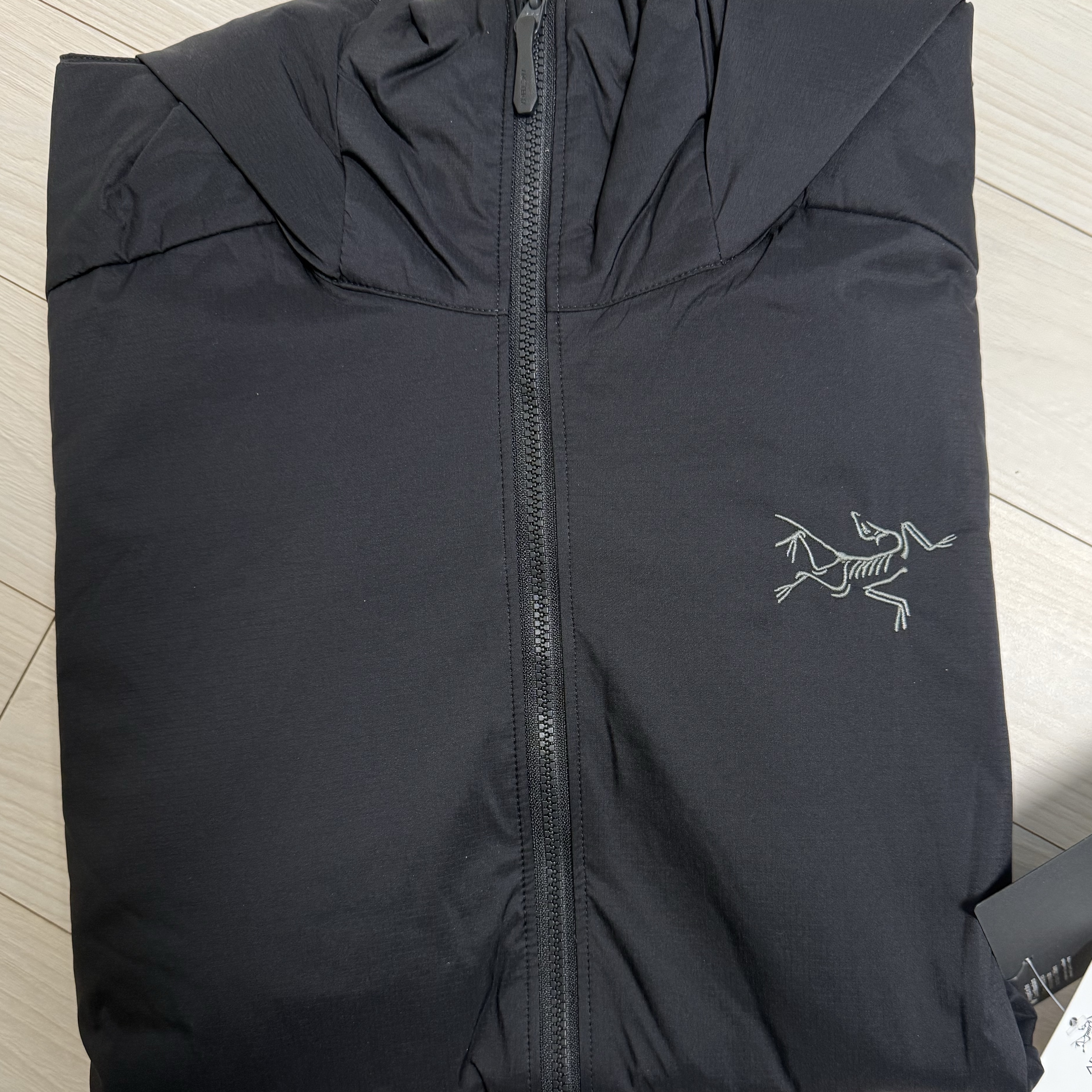 Arc'teryx Atom Hoody Black 착용 스타일