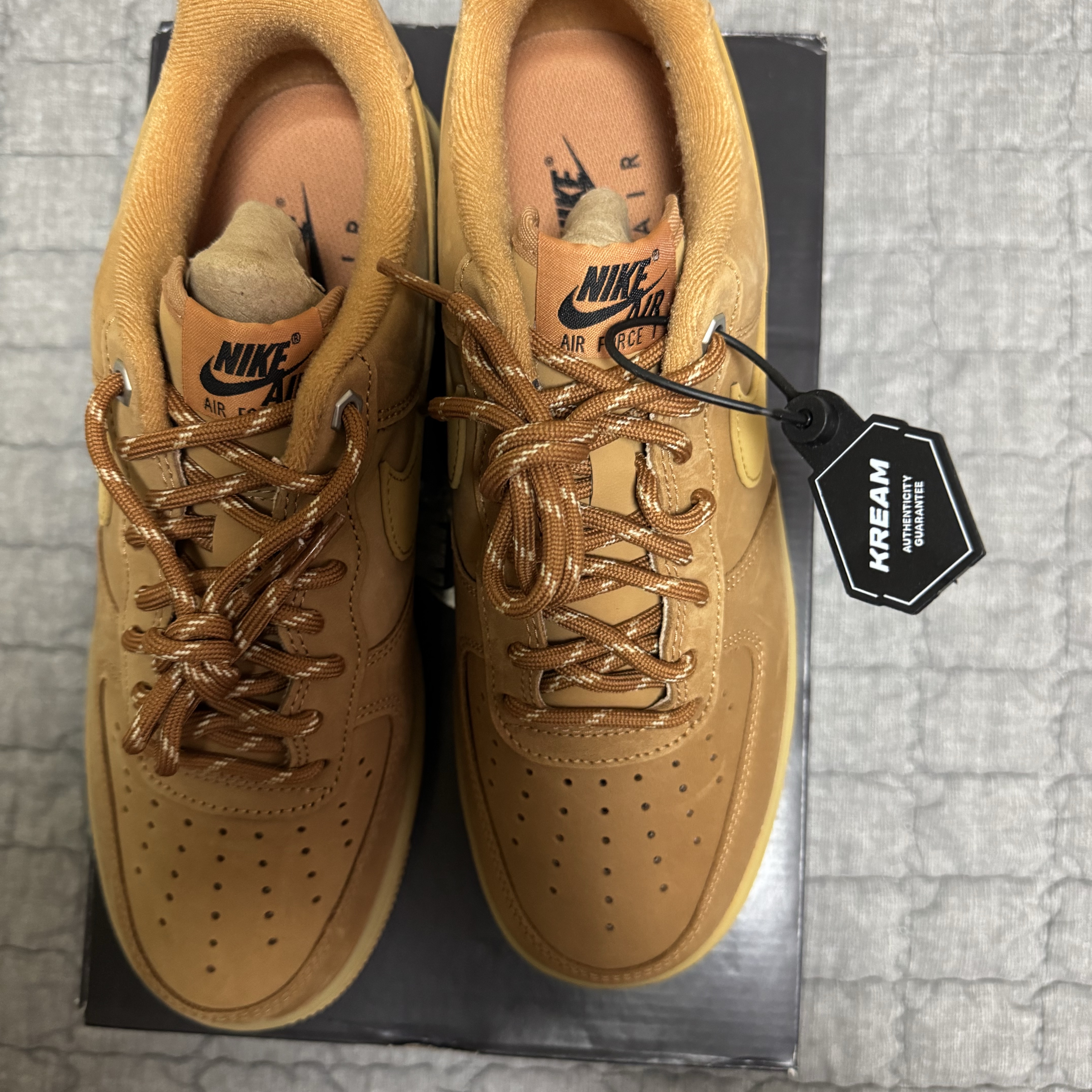 Nike Air Force 1 '07 WB Flax 착용 스타일