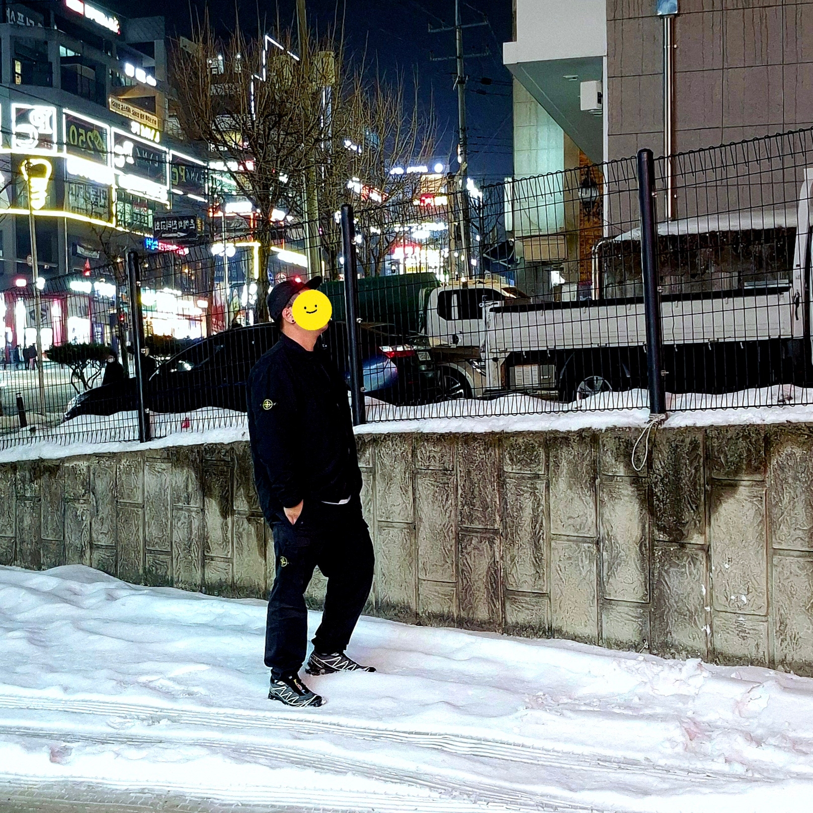 Stone Island 11102 Naslan Light Overshirt Black - 20SS, Stone Island 307F1 Ghost Piece O-Ventile Cargo Trousers Navy Blue - 23FW 착용 스타일
