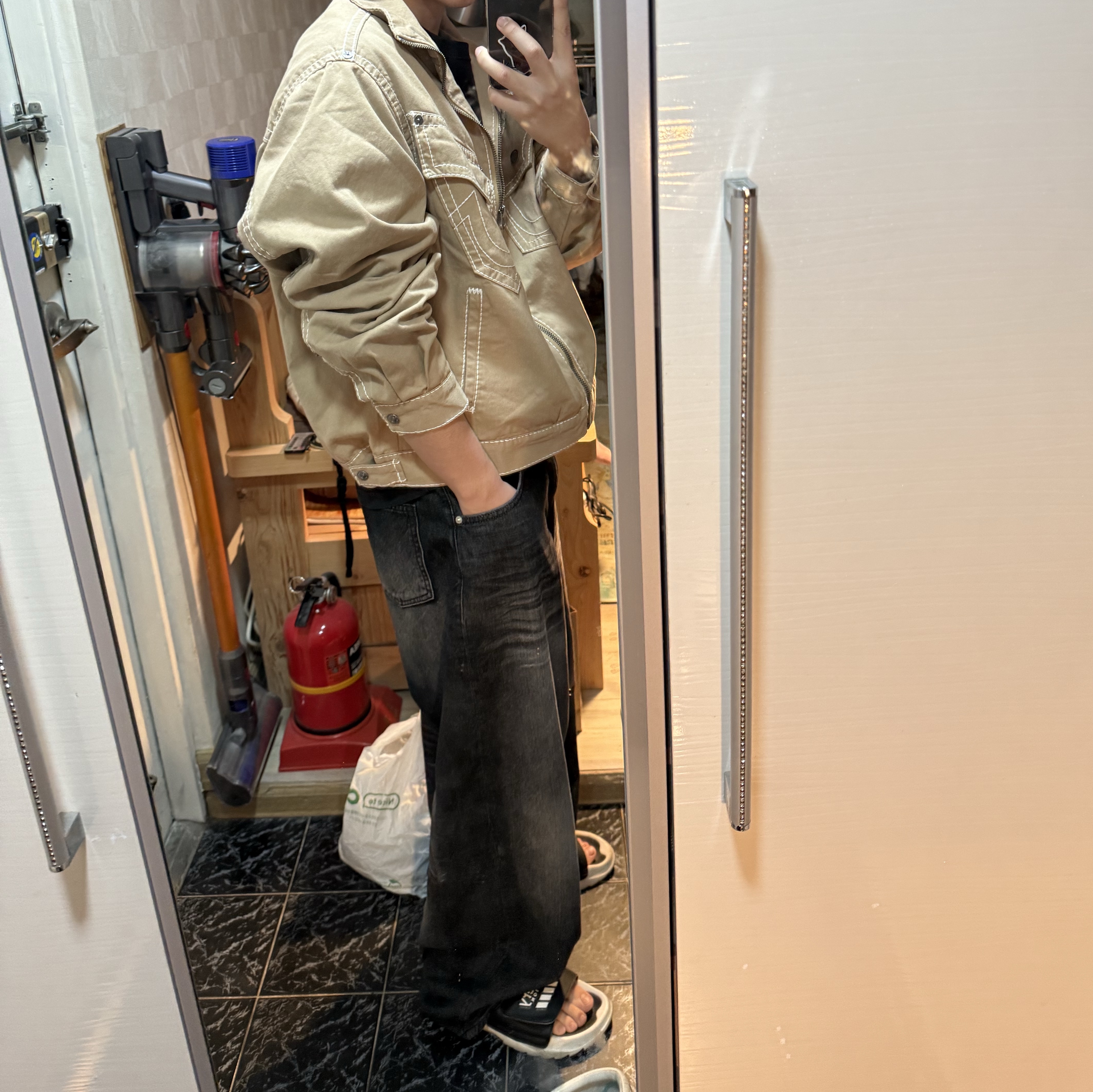 True Religion Noble Jacket Dark Beige 착용 스타일 - 2