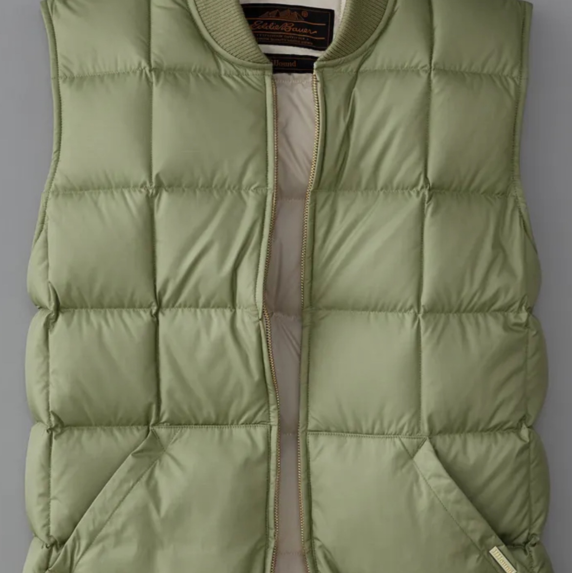 JJJJound x Eddie Bauer Canadian Vest Light Sage 착용 스타일 - 7