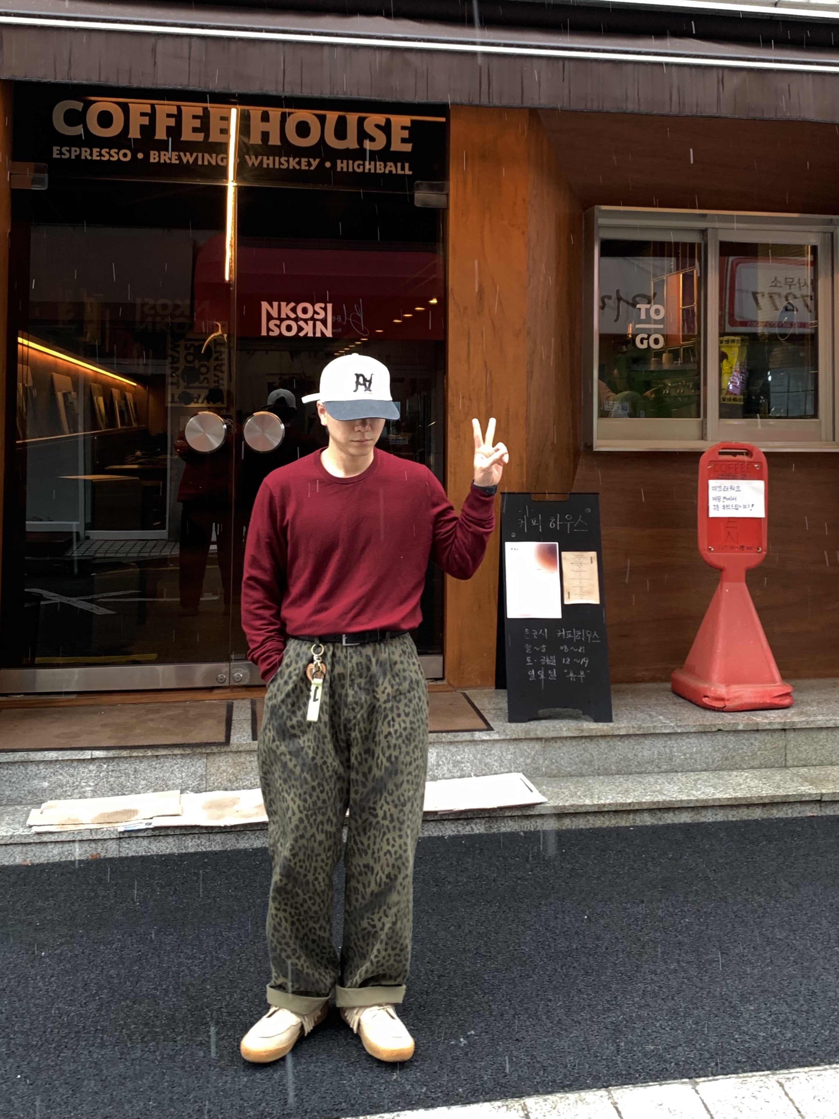 ersco Leopard Baggy Trousers Khaki, Diesel J-Hives Windbreaker with Contrast Piping Grey 착용 스타일 - 3