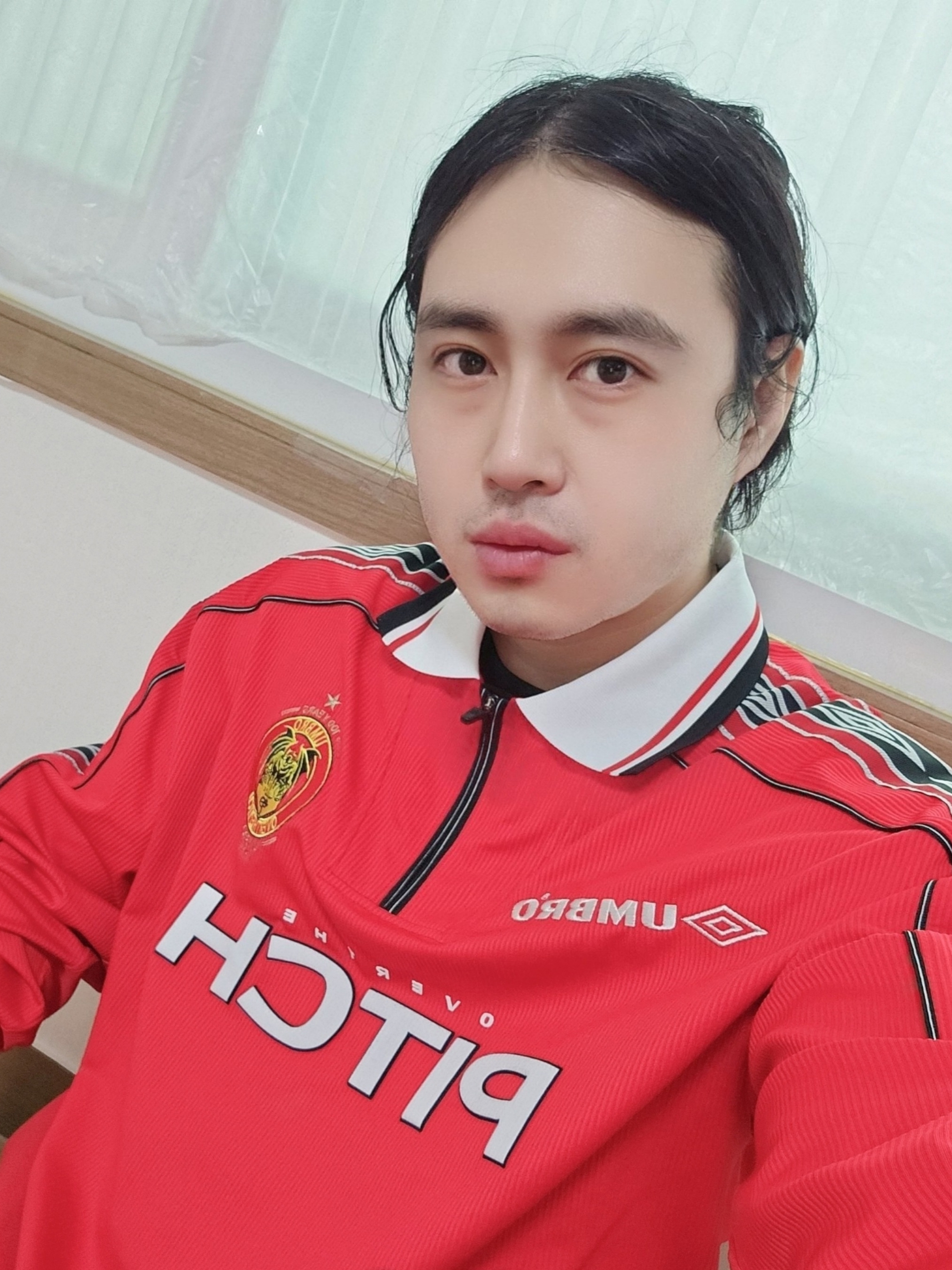 Over The Pitch x Umbro 100th Anniversary Homage Football Jersey 착용 스타일 - 3