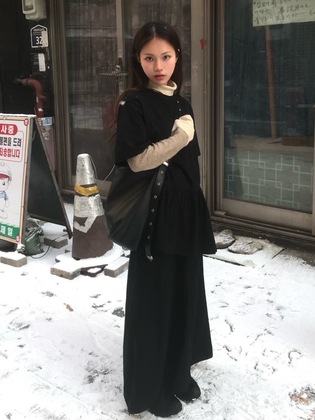 Asics Gel-Quantum Kinetic Graphite Grey Black, New Era x MoMA New York Yankees Cap Navy 착용 스타일 - 3