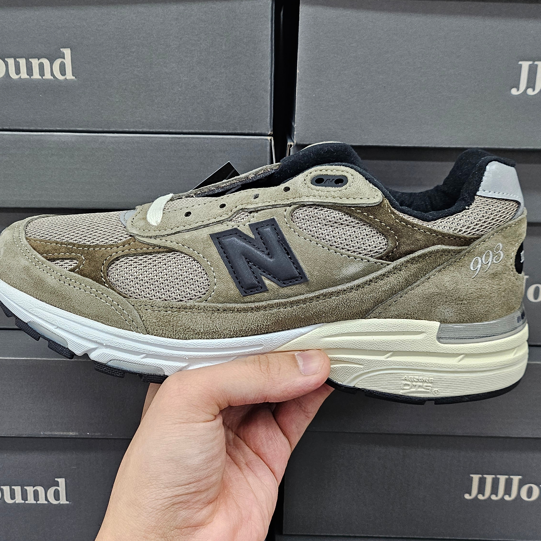 New Balance x JJJJound 993 Made in USA Mushroom White 착용 스타일