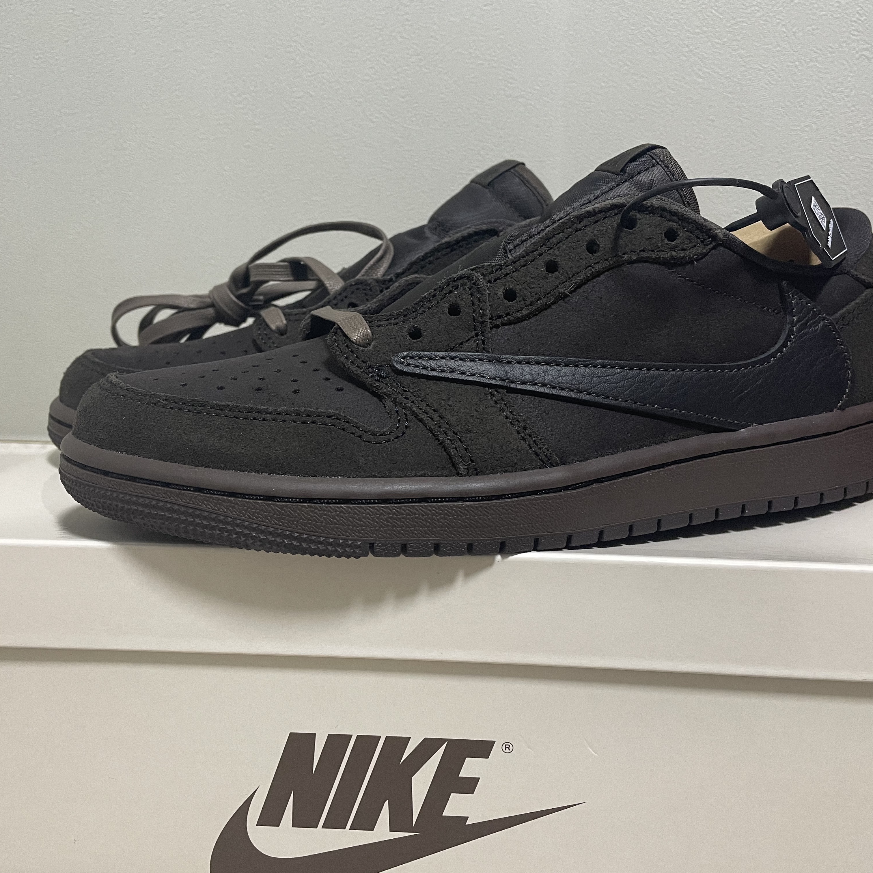 Jordan 1 x Travis Scott Retro Low OG SP Velvet Brown and Dark Mocha 착용 스타일