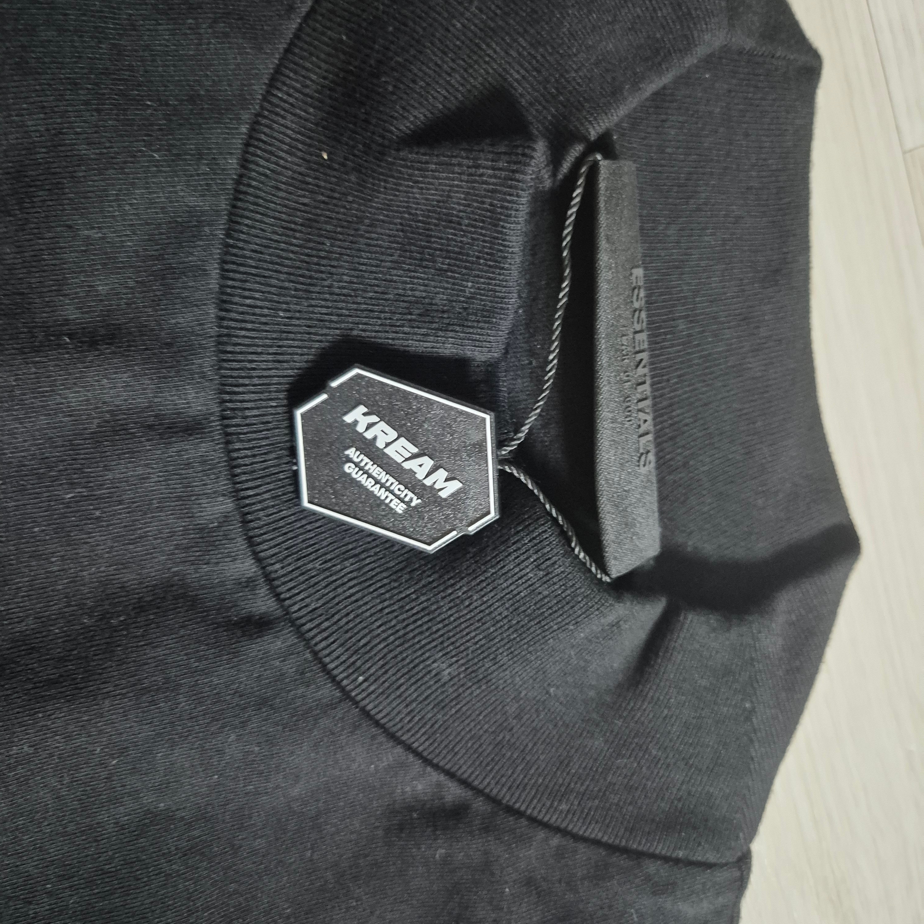 Essentials The Core Collection T-Shirt Stretch Limo 착용 스타일