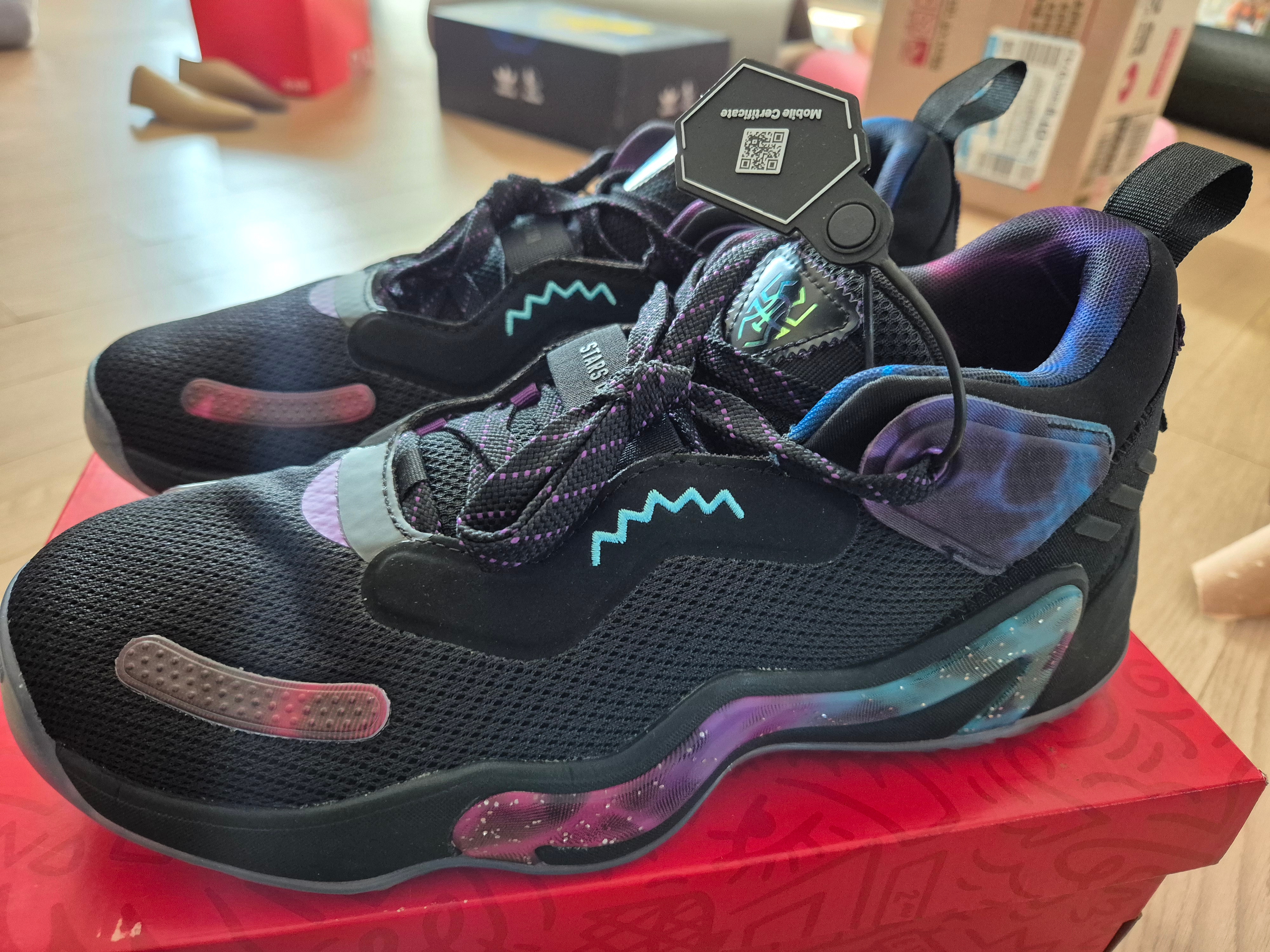 Adidas D.O.N. ISSUE 3 Bright Cyan Active Purple 착용 스타일