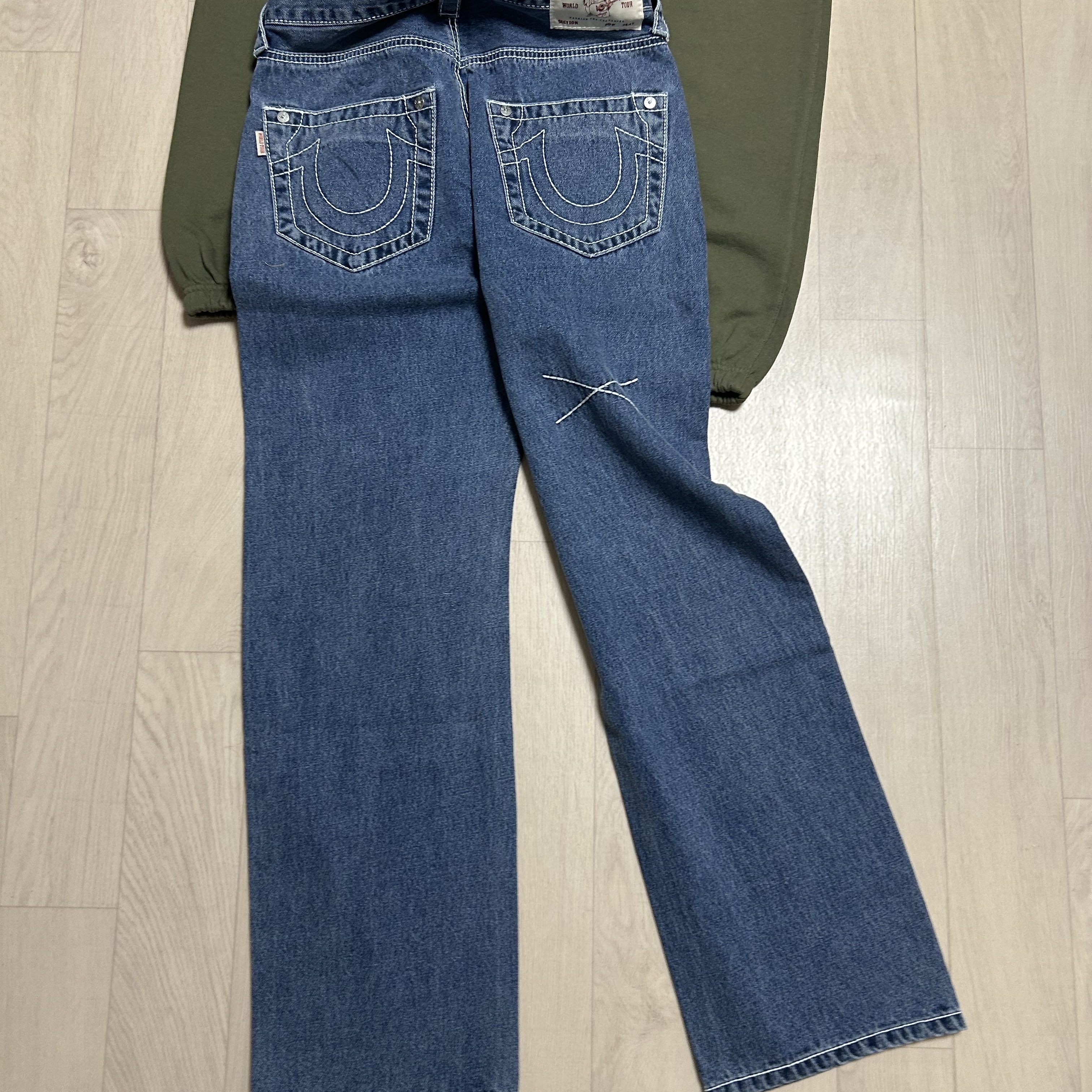 True Religion Authentic Denim Pants Indigo 착용 스타일