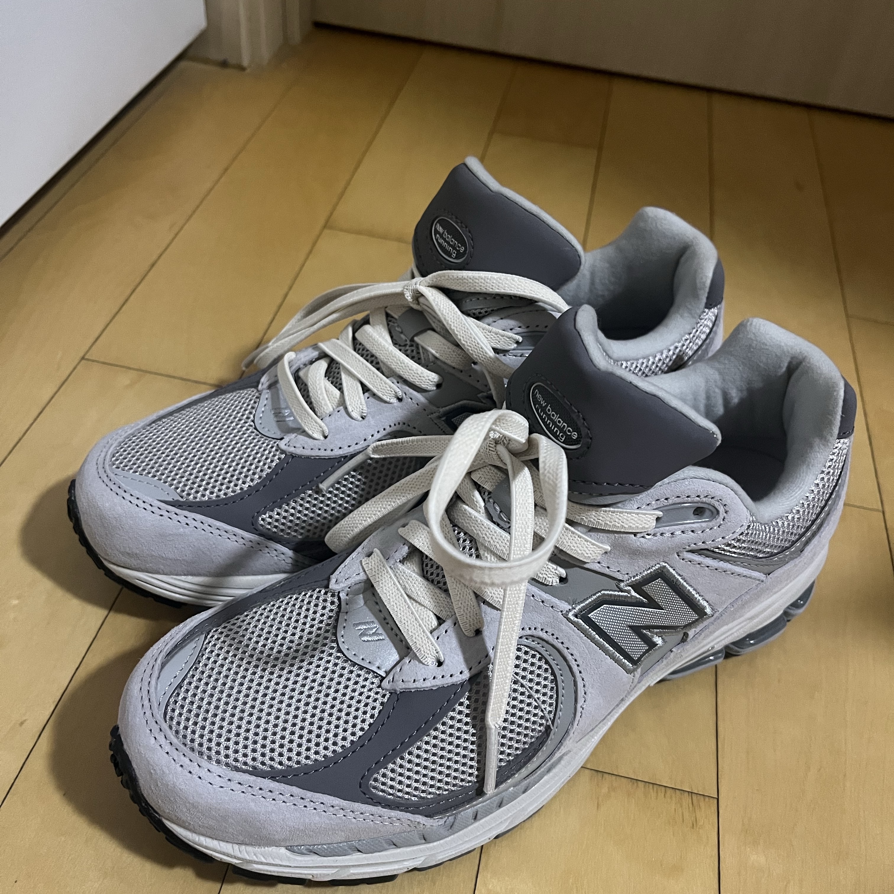 New Balance 2002R T2 Gray 착용 스타일 - 2