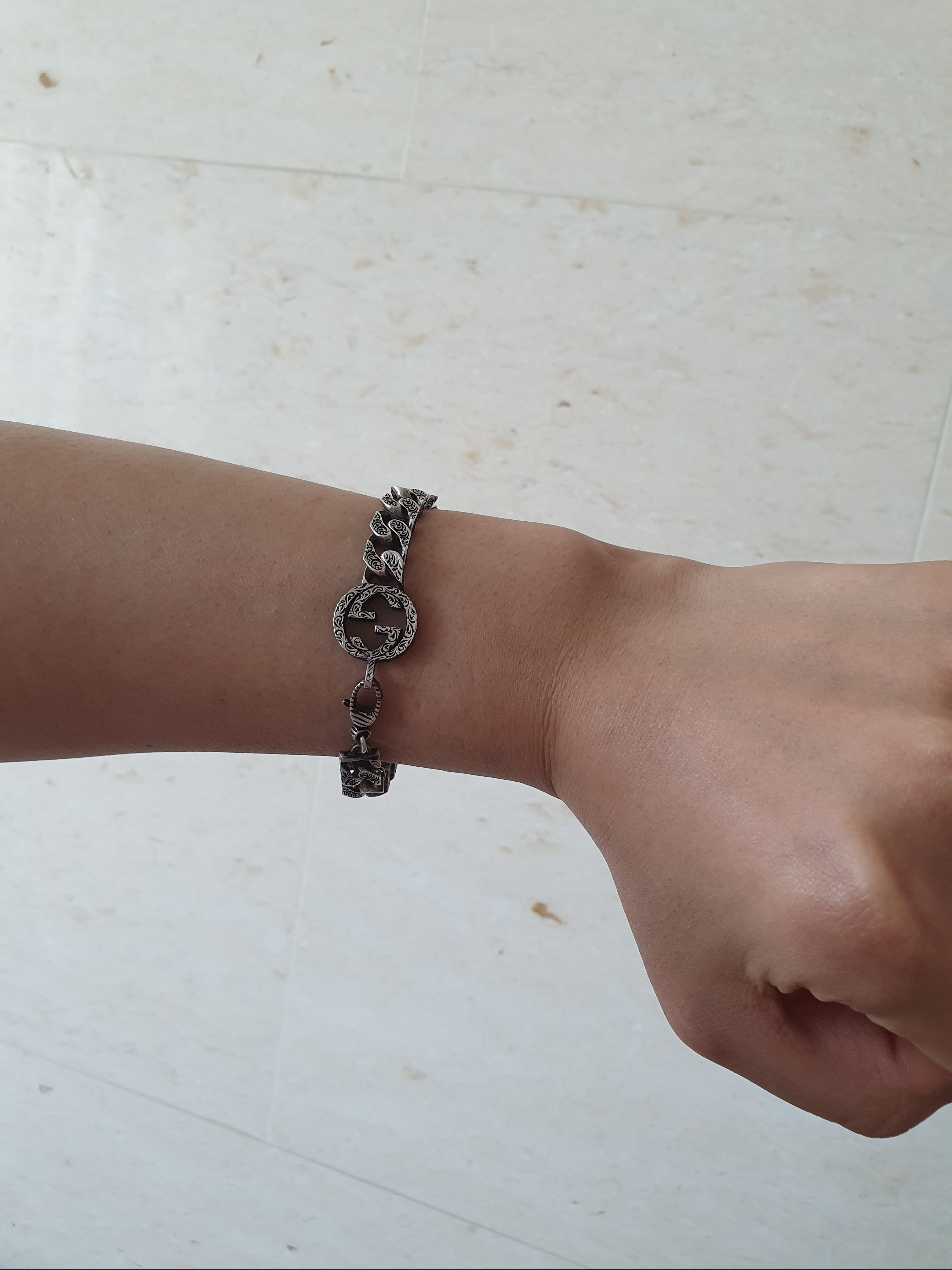 Gucci Interlocking G Chain Bracelet In Silver Silver 착용 스타일 - 3