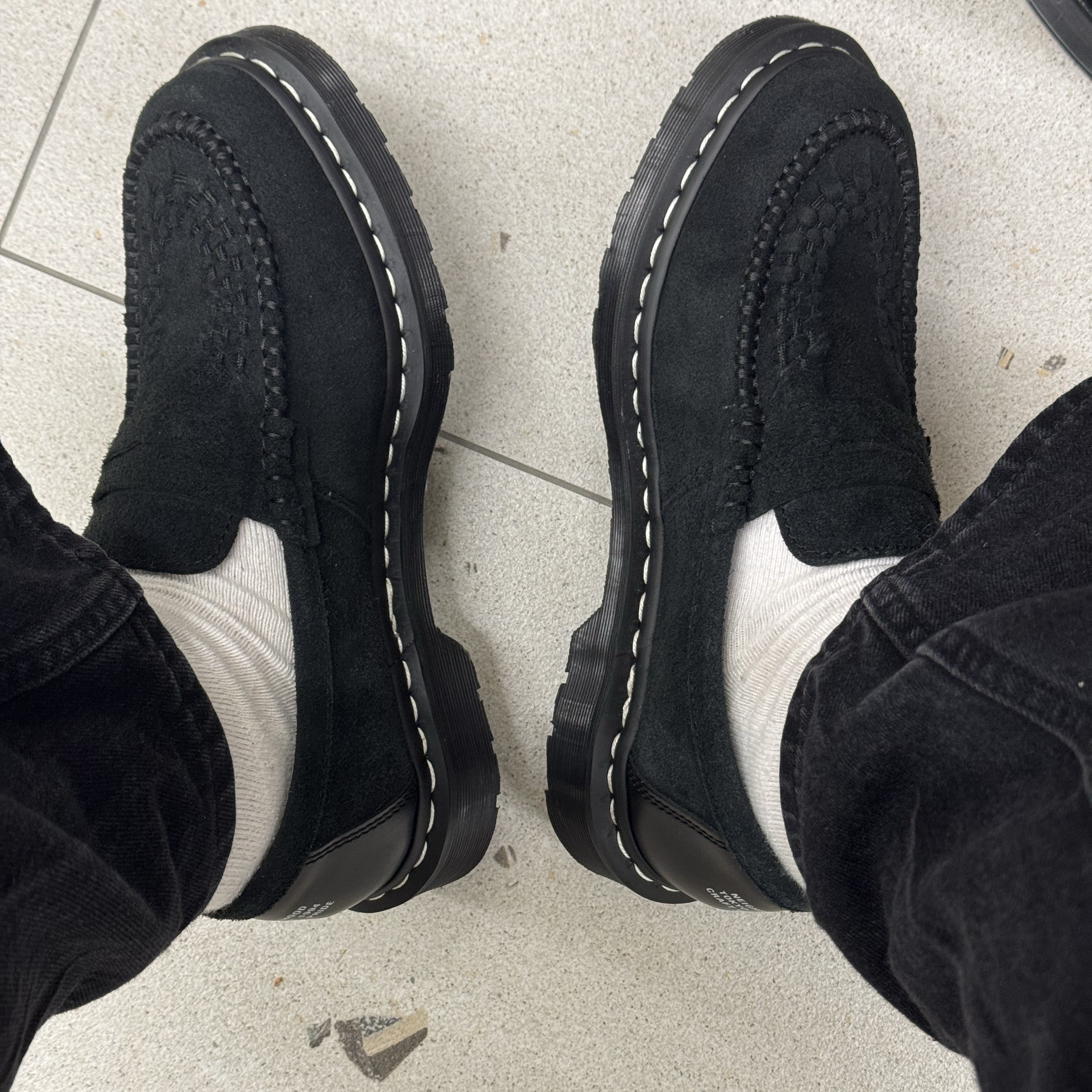 Dr. Martens x Neighborhood Penton Creeper Hairy Suede Smooth Leather Black 착용 스타일 - 1