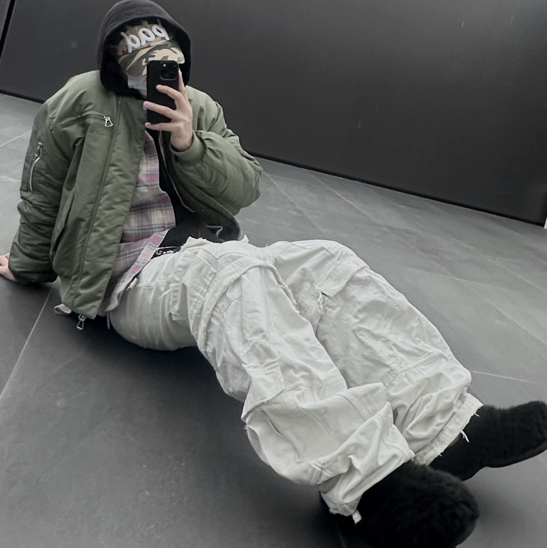 Yeezy YZY Zip-Up Hoodie Black 착용 스타일