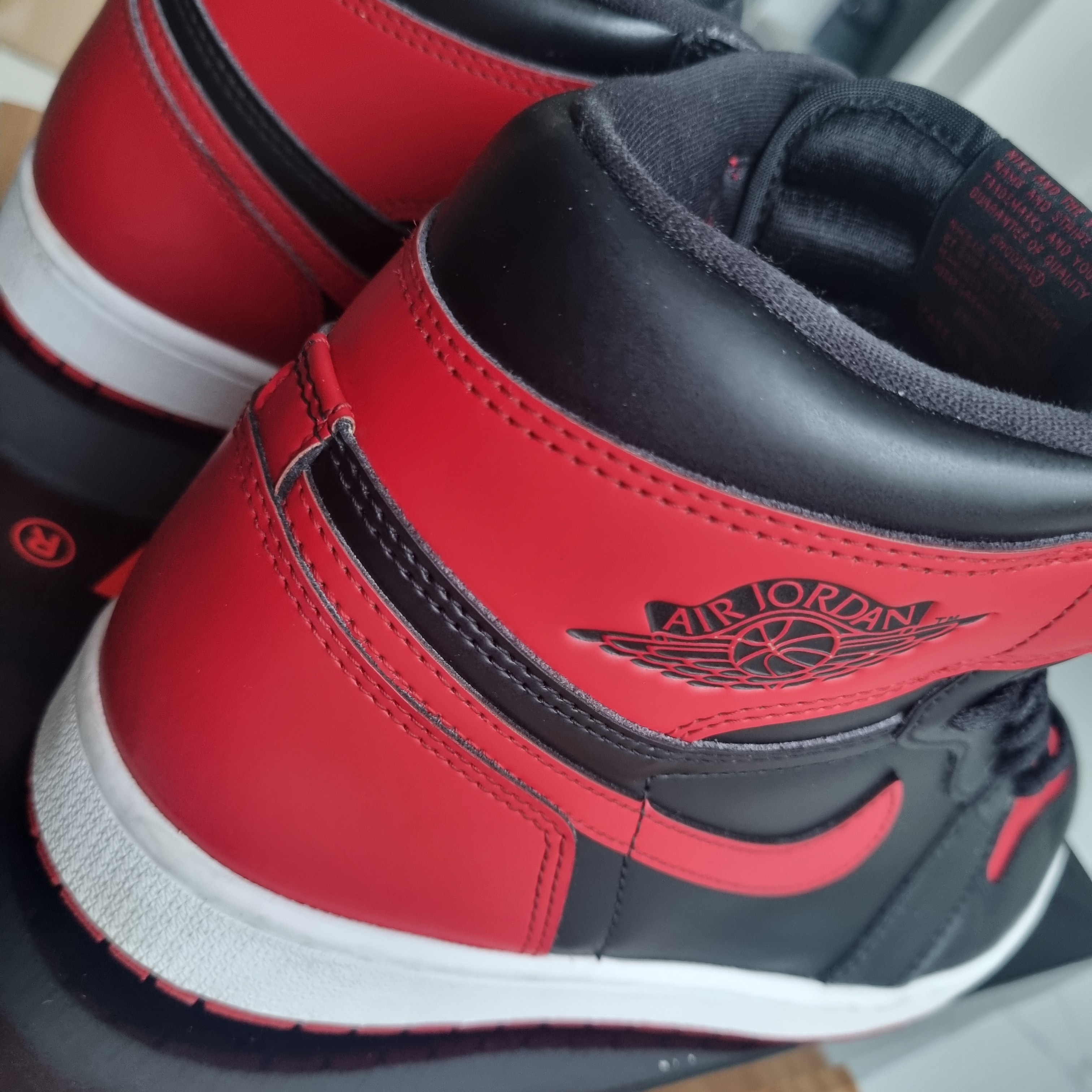 Jordan 1 Retro High OG Patent Bred, Jordan 5 Retro Fire Red Silver Tongue 2020 착용 스타일 - 2