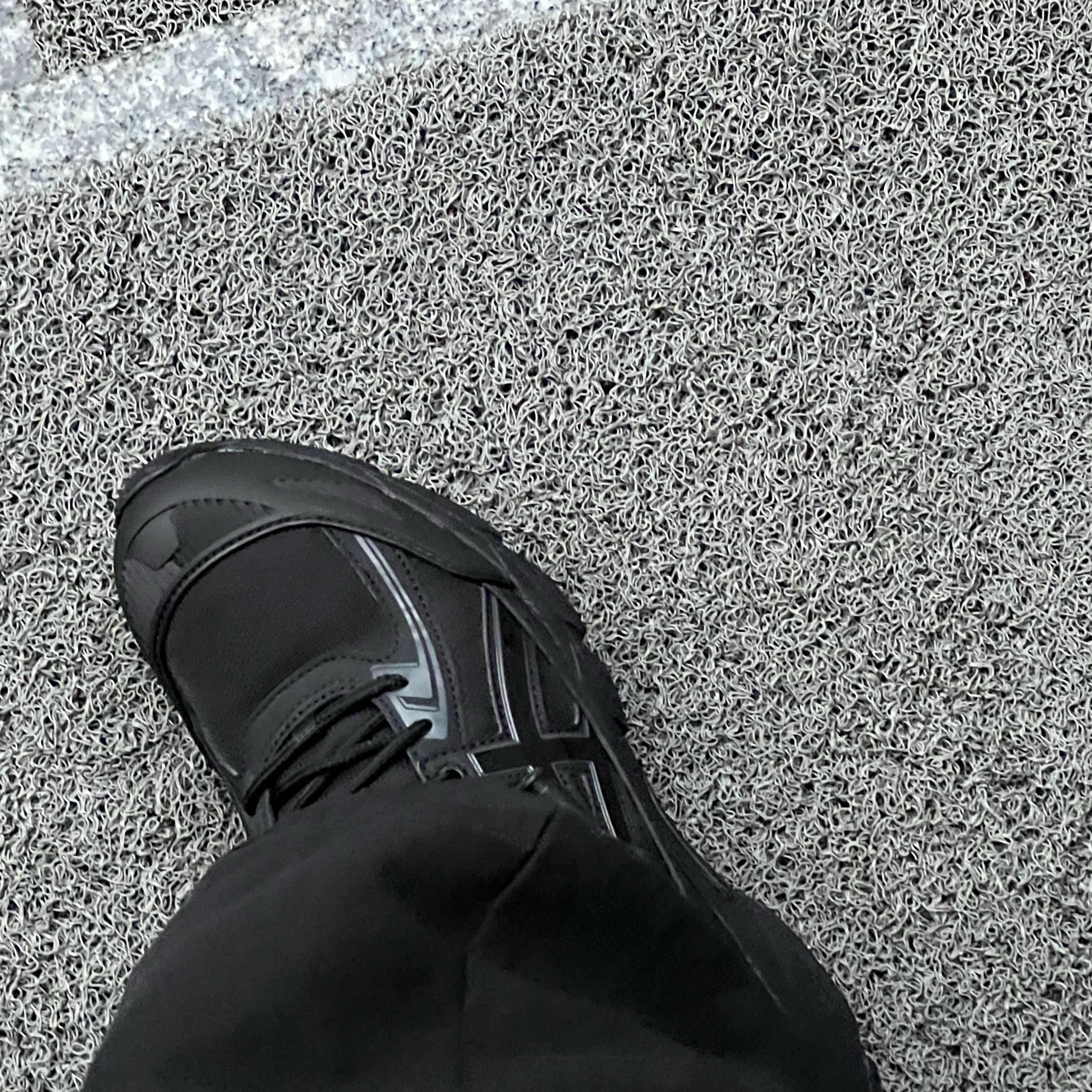 Asics Gel-Venture 6 Shield Black 착용 스타일