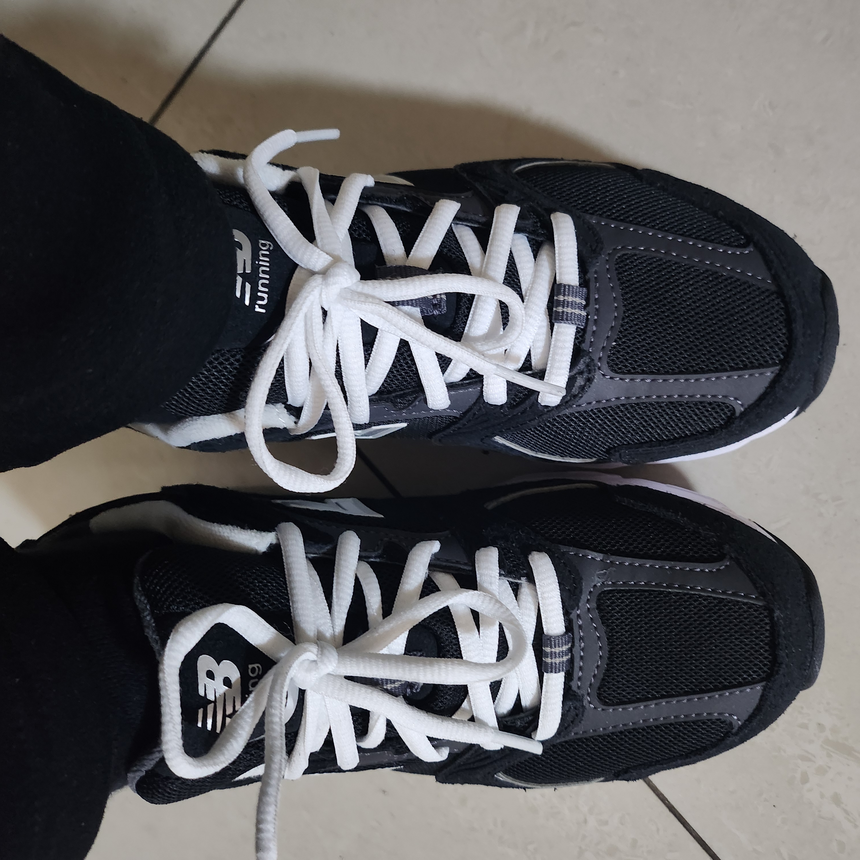 New Balance 530 Classic Black 착용 스타일
