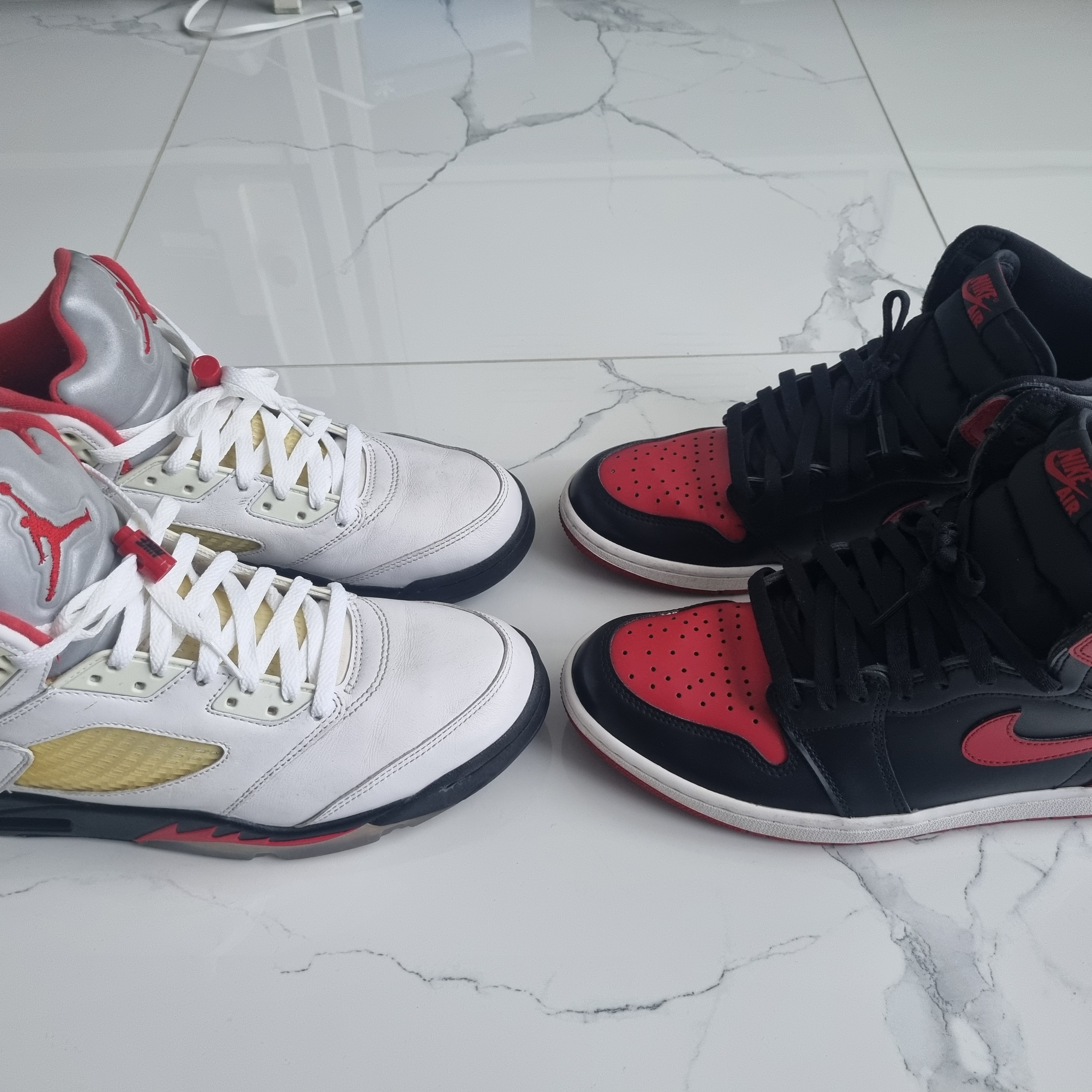 Jordan 1 Retro High OG Patent Bred, Jordan 5 Retro Fire Red Silver Tongue 2020 착용 스타일 - 3