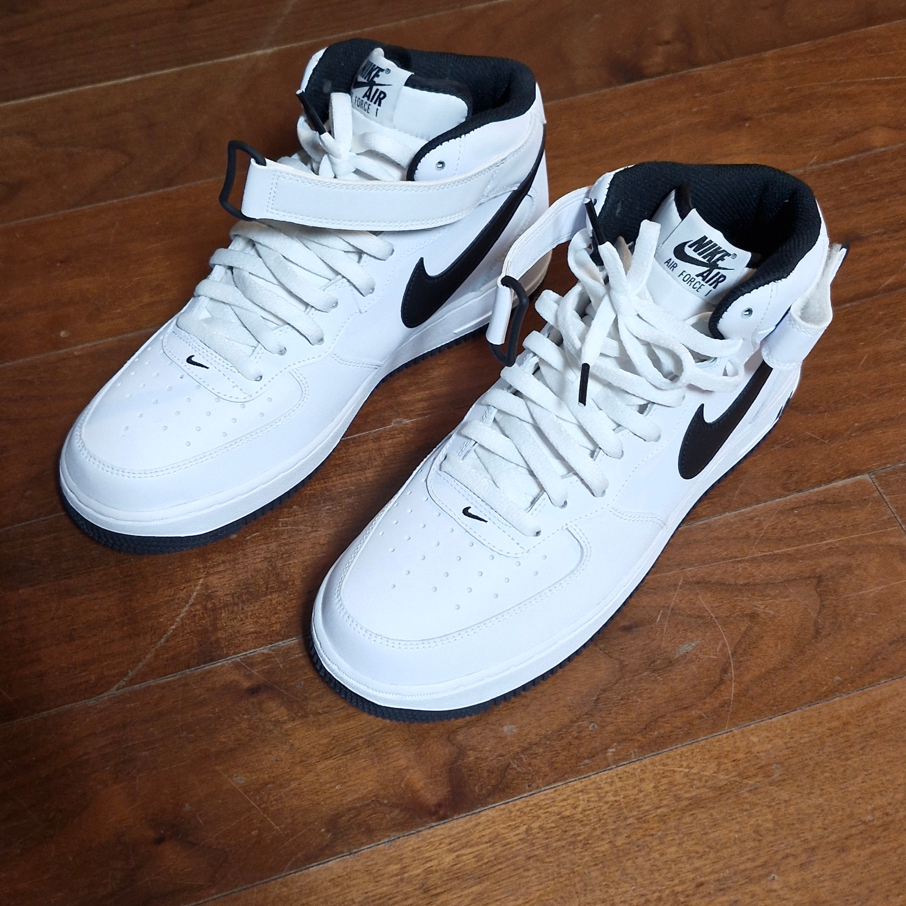 Nike Air Force 1 Mid '07 White Black 착용 스타일 - 1