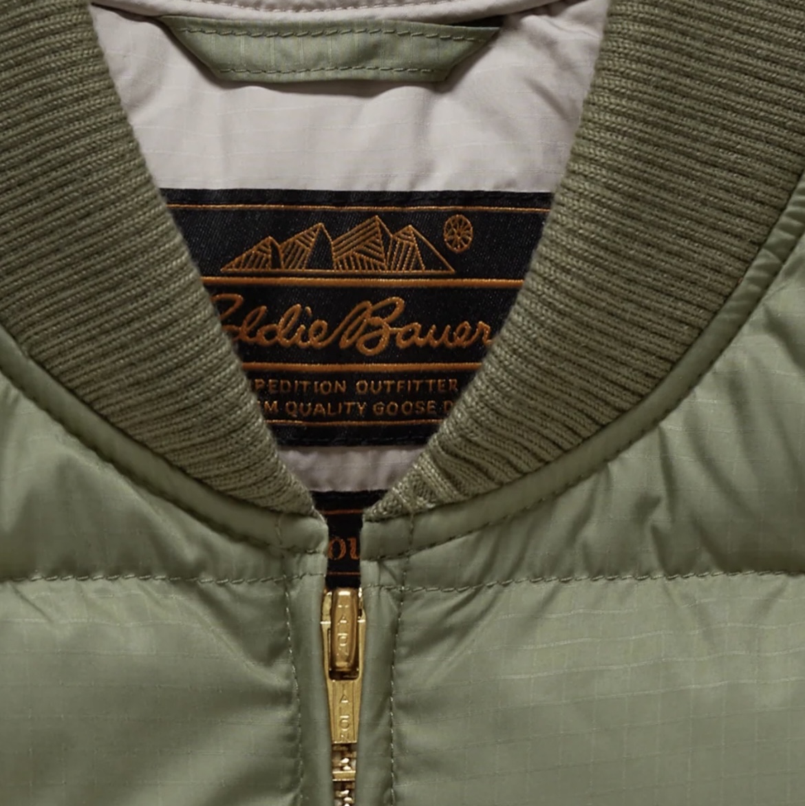 JJJJound x Eddie Bauer Canadian Vest Light Sage 착용 스타일 - 3