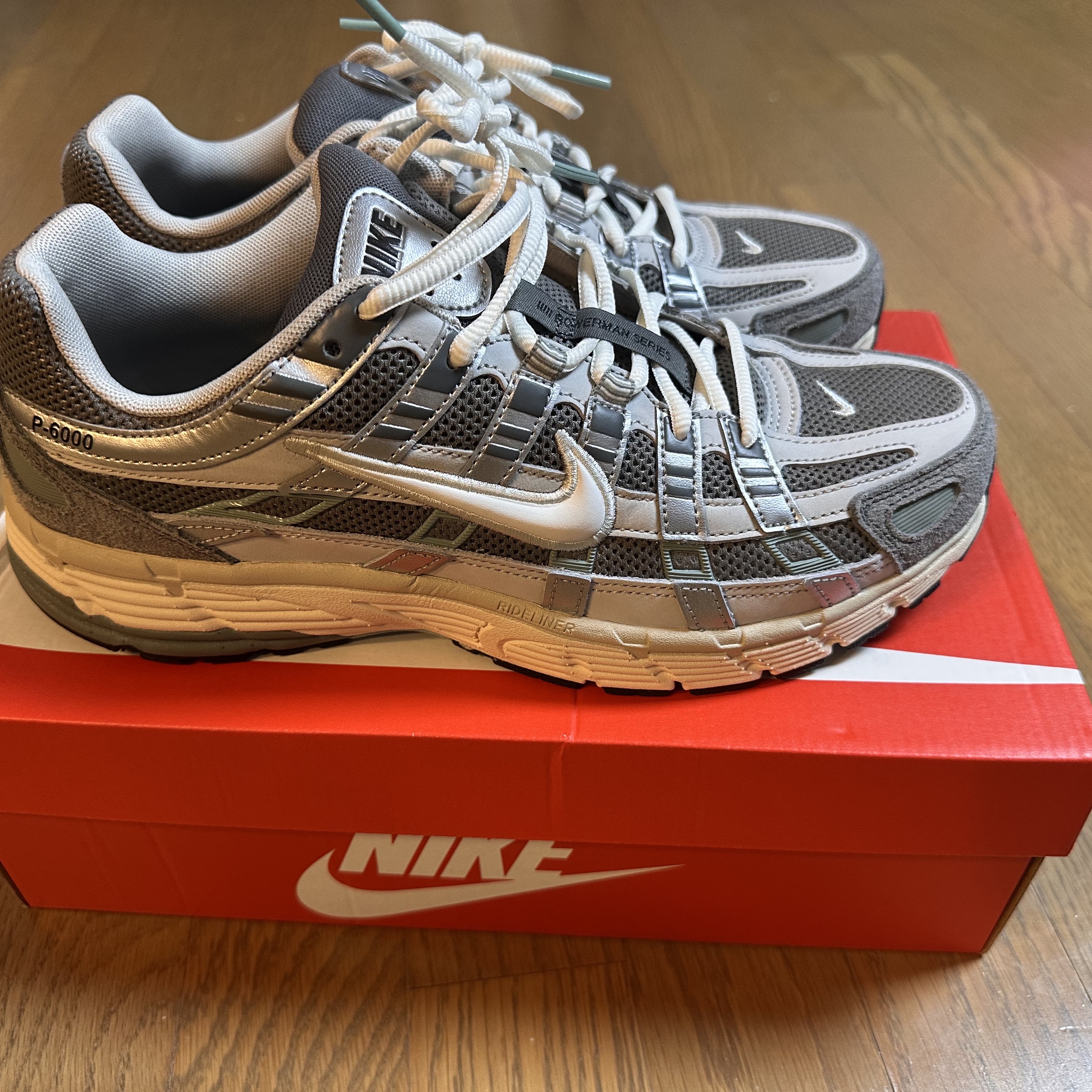Nike P-6000 Flat Pewter Light Iron Ore 착용 스타일 - 1