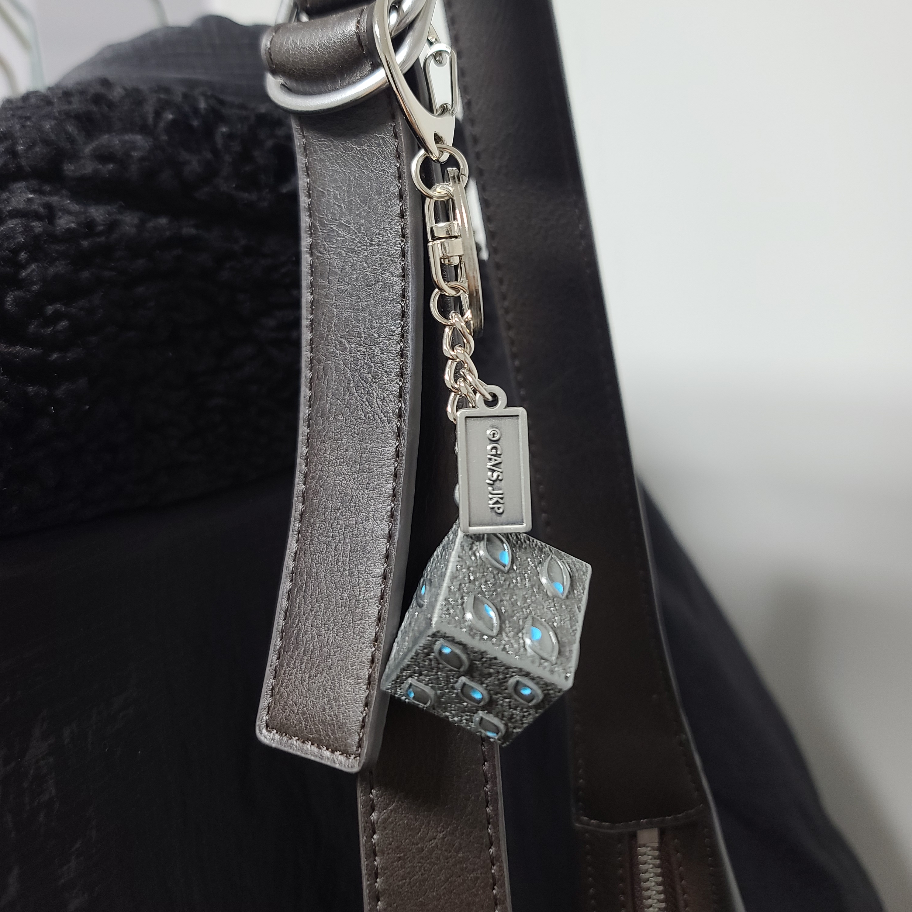 Jujutsu Kaisen Prison Realm Keyring 착용 스타일