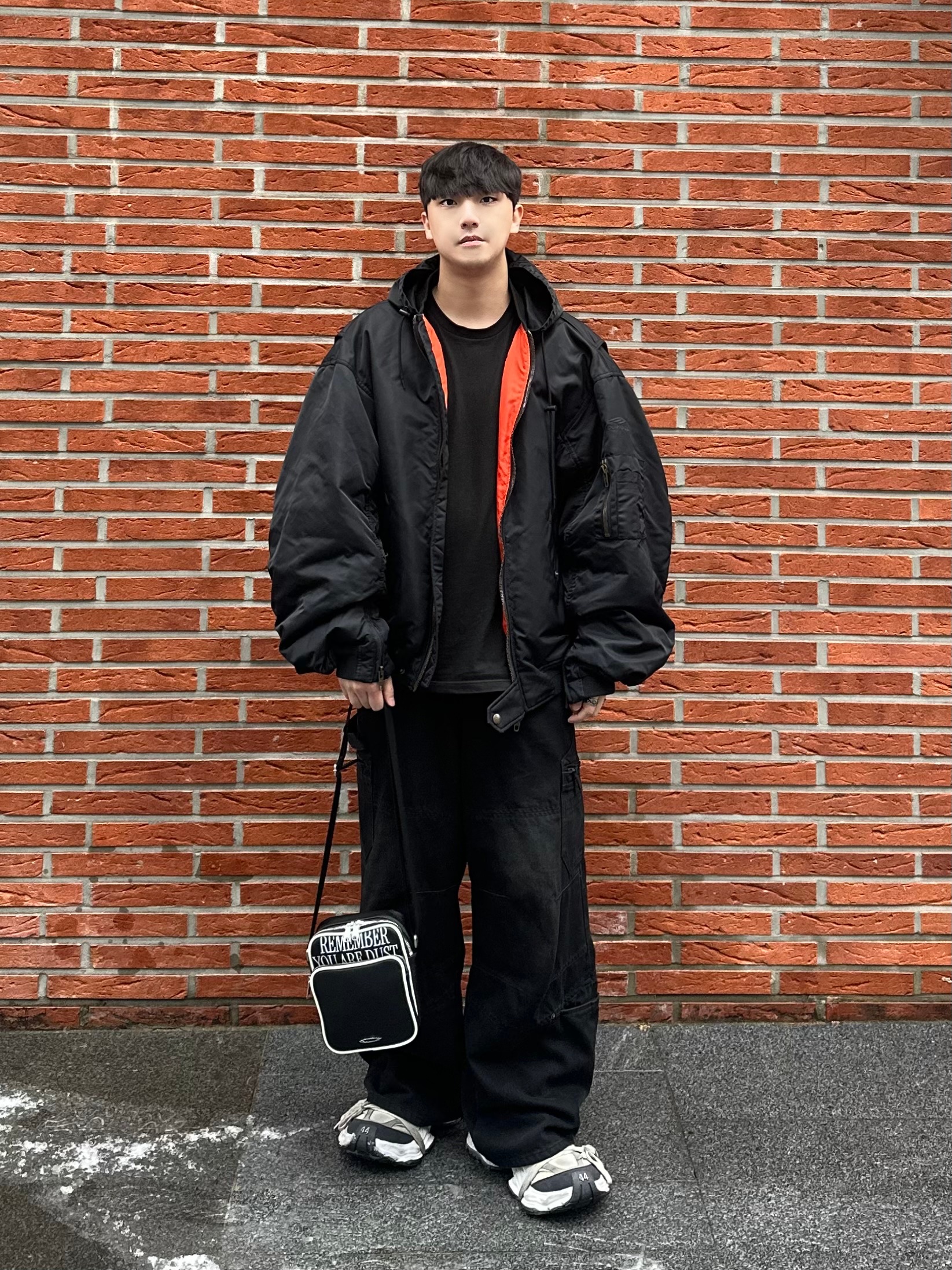 Balenciaga Cargo Sneakers White Grey 착용 스타일