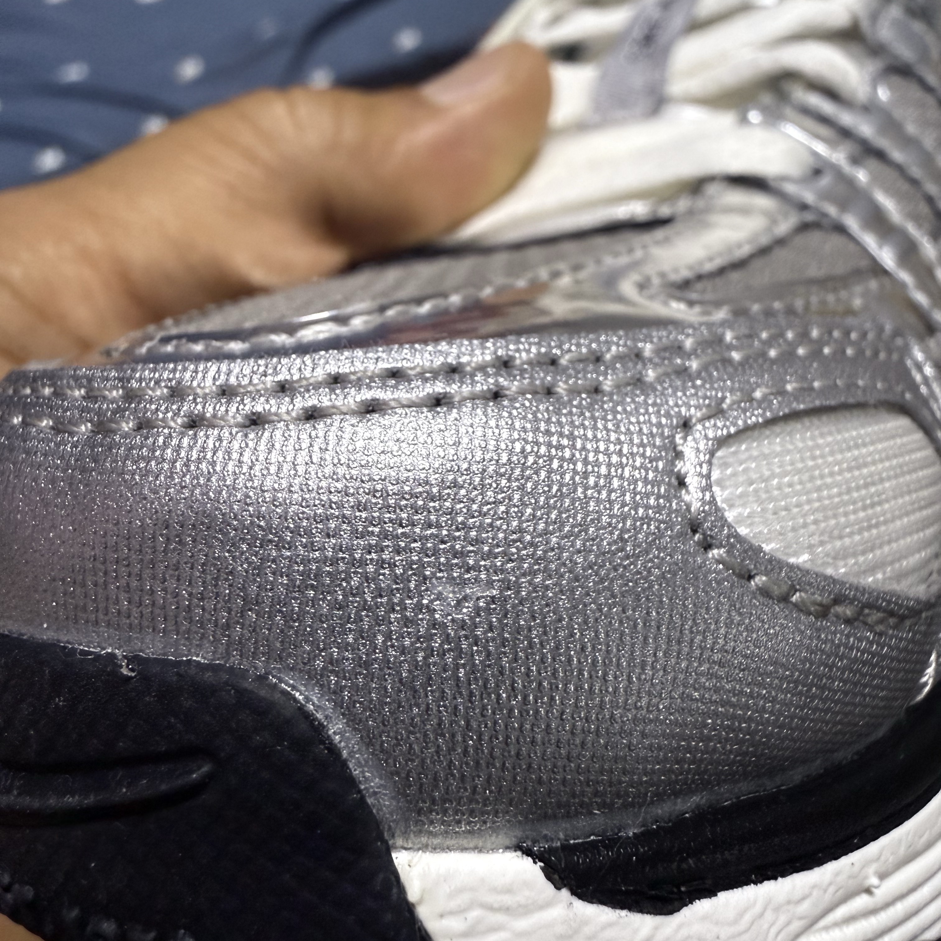 Nike P-6000 Metallic Silver 착용 스타일