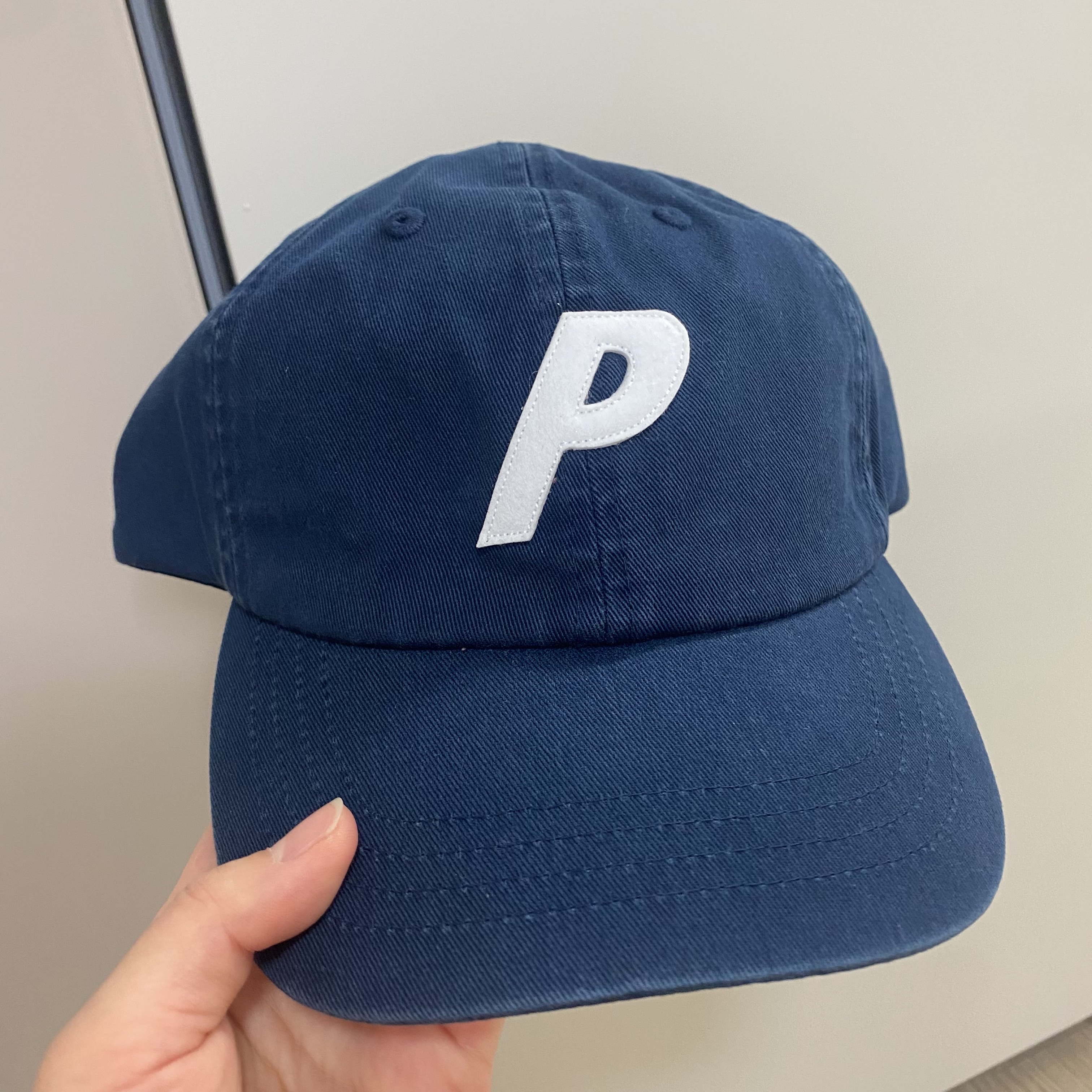 Palace P 6-Panel Navy - 24FW 착용 스타일 - 1