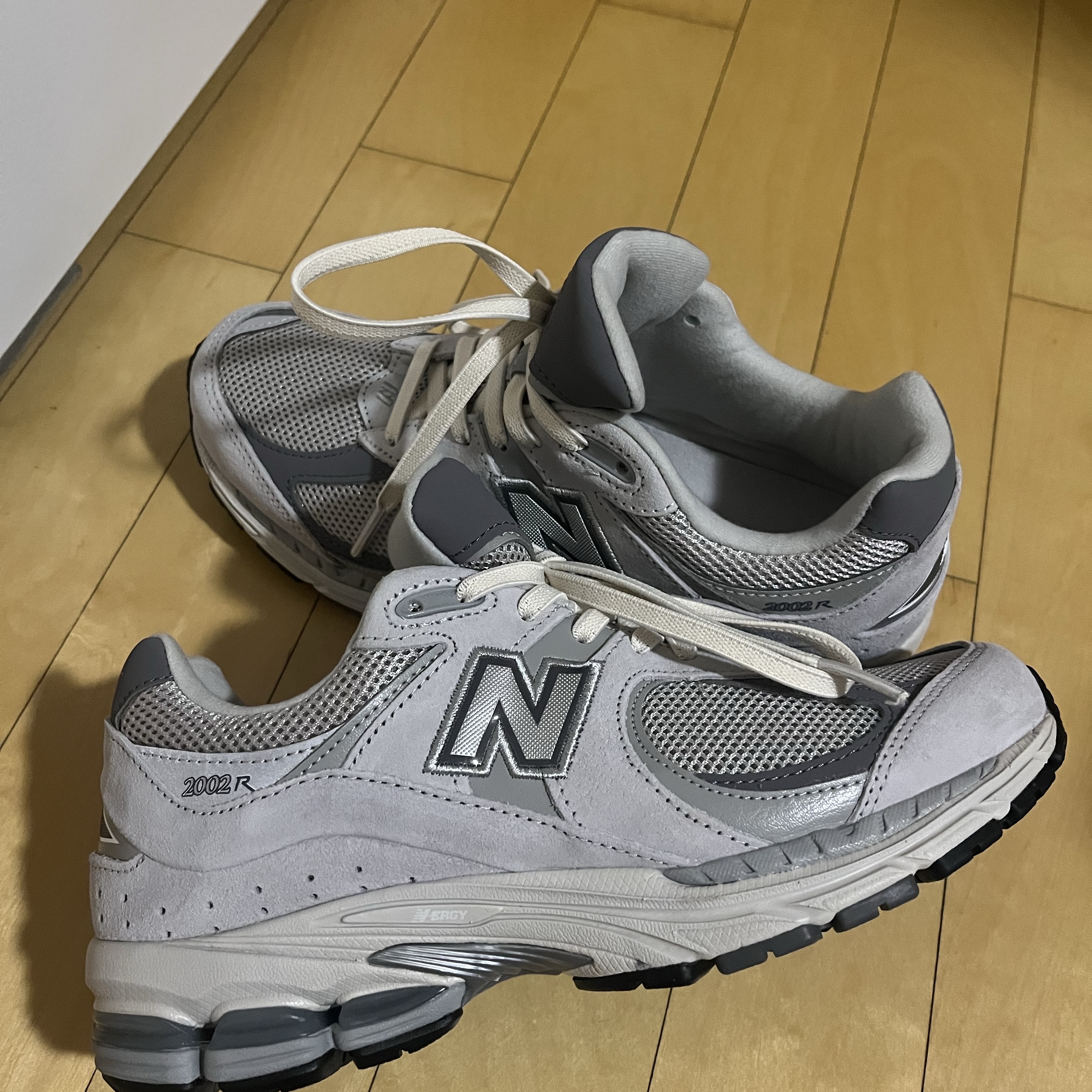 New Balance 2002R T2 Gray 착용 스타일 - 4