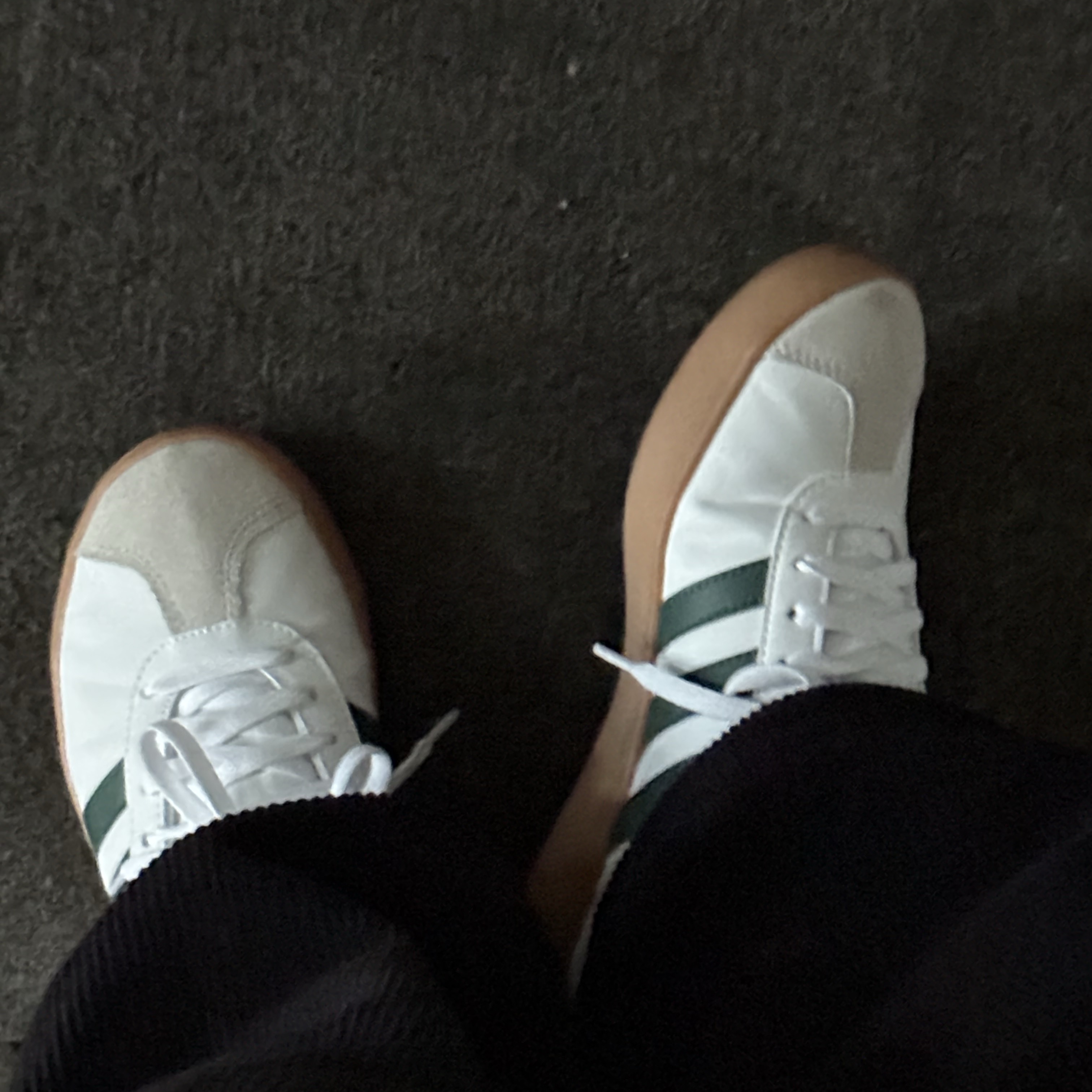 Adidas VL Court Base Cloud White Collegiate Green 착용 스타일
