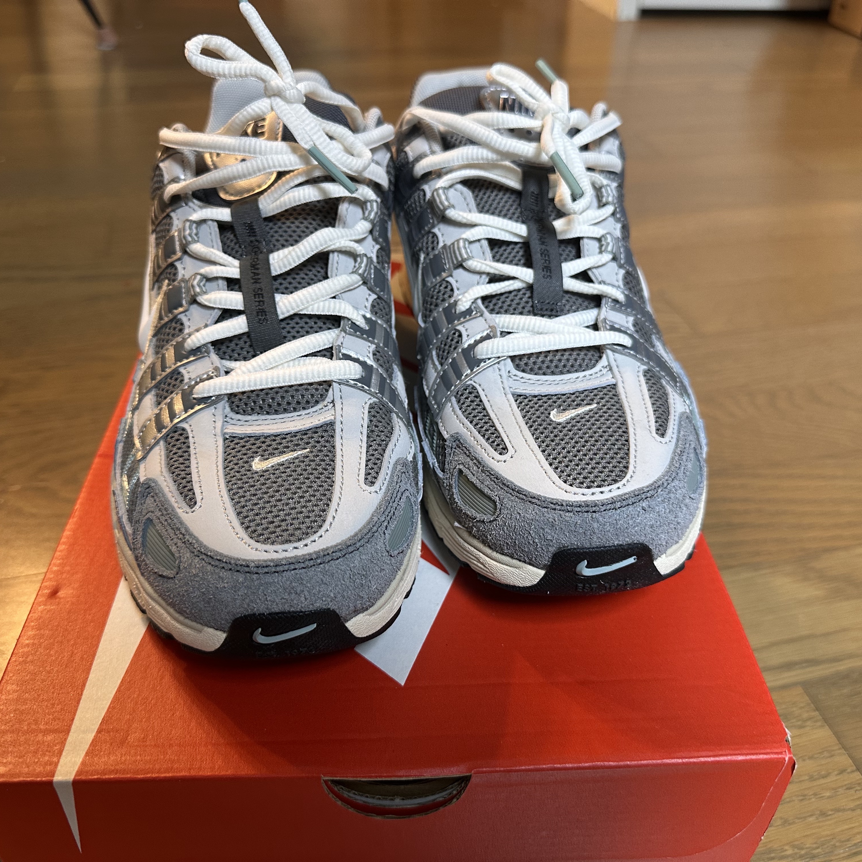 Nike P-6000 Flat Pewter Light Iron Ore 착용 스타일 - 2