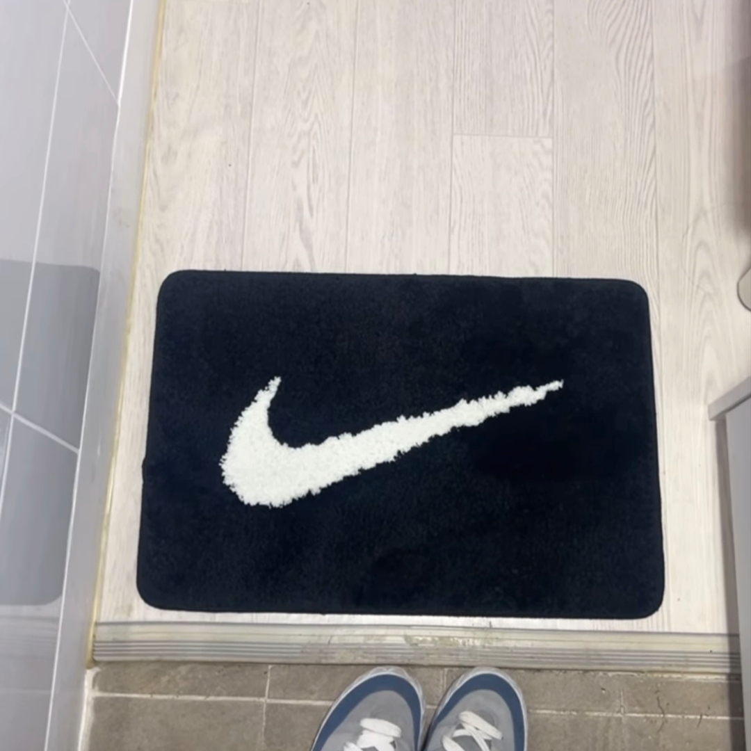 Nike Swoosh Rug Black White 착용 스타일